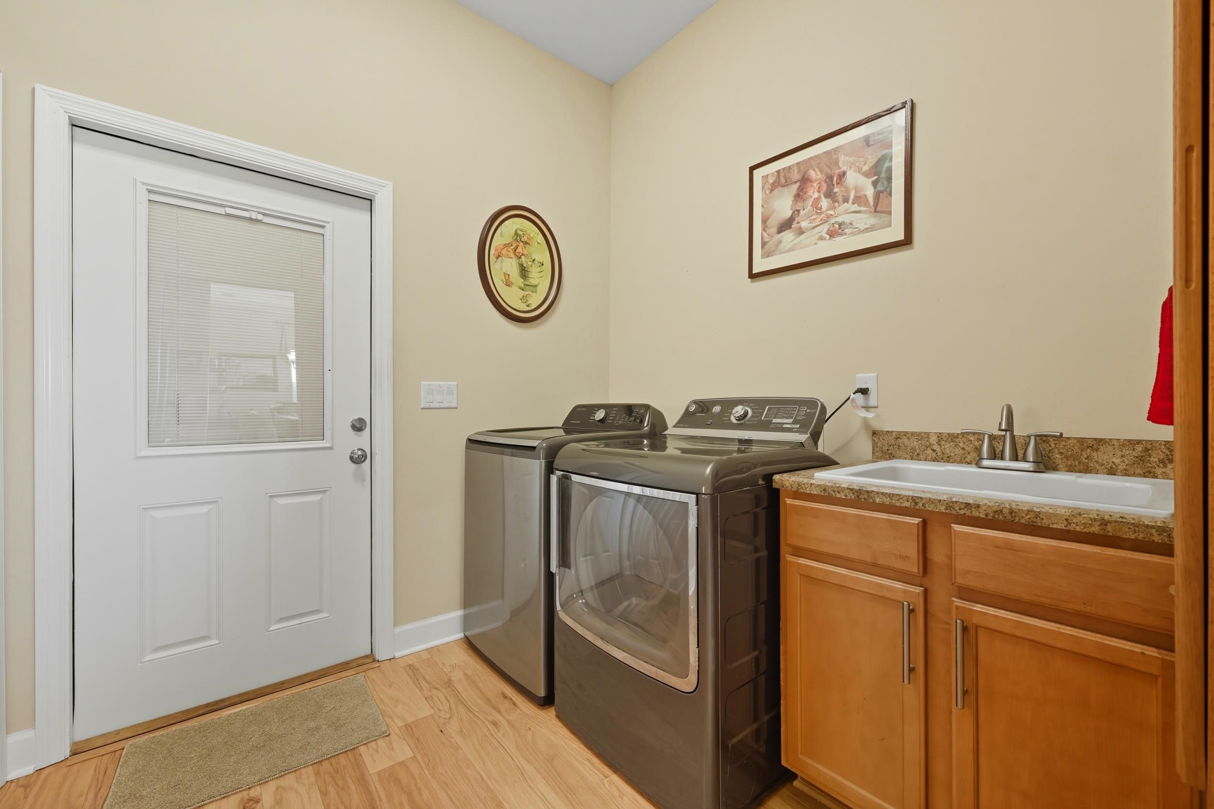 Image 40 of 82 For 305 Marsh Point Cir