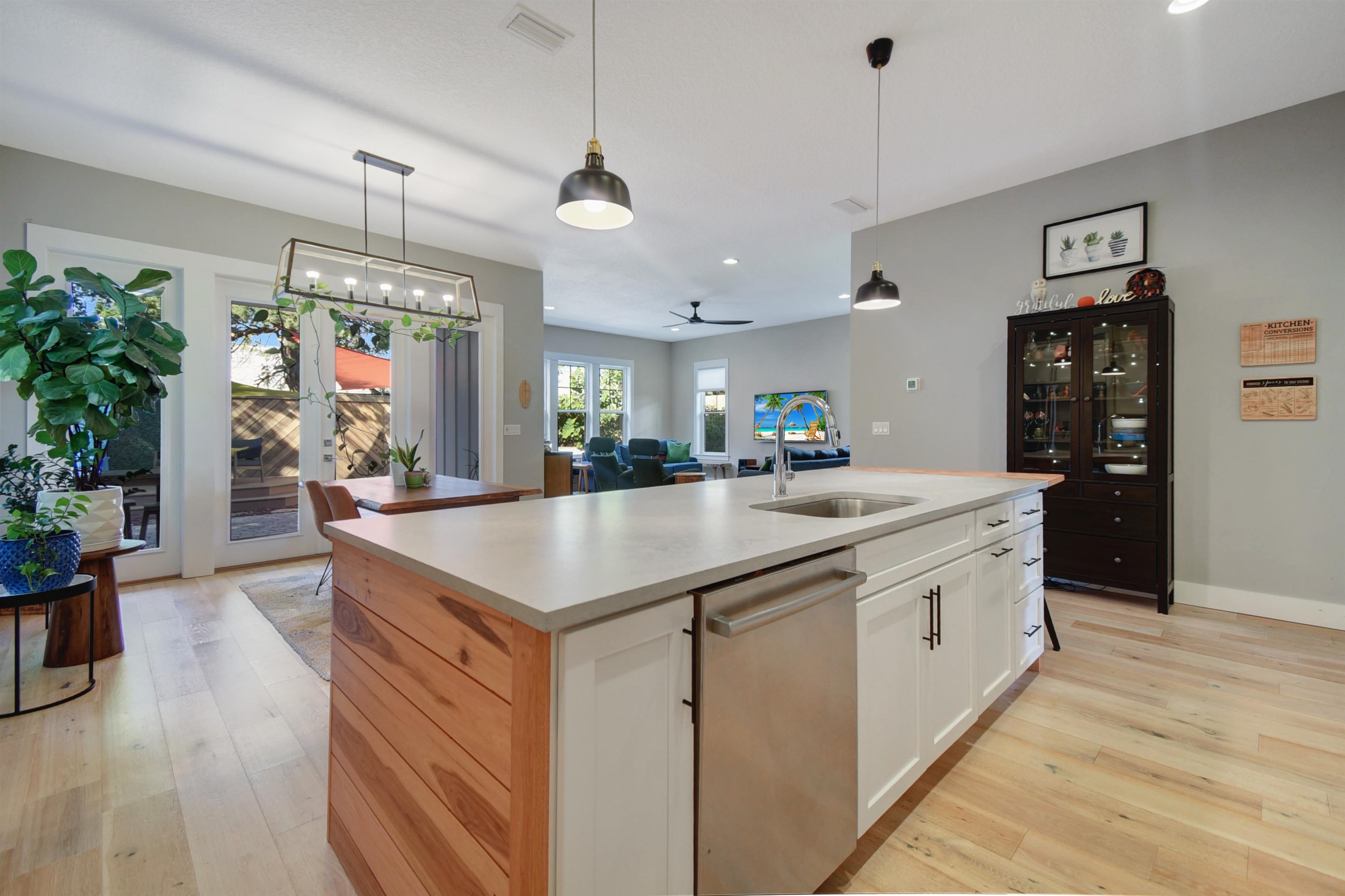 Image 10 of 51 For 110 8th St  