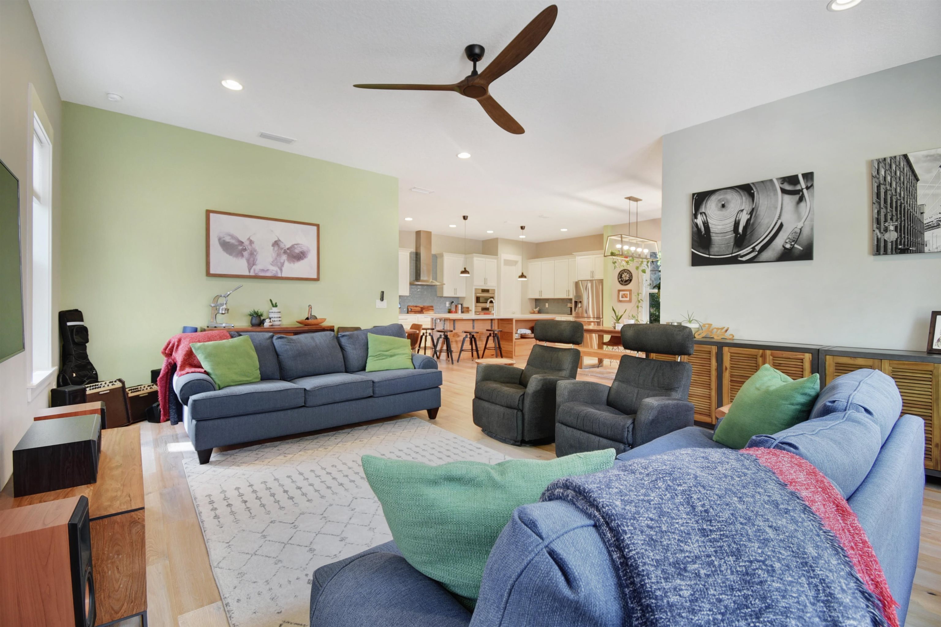 Image 17 of 51 For 110 8th St  