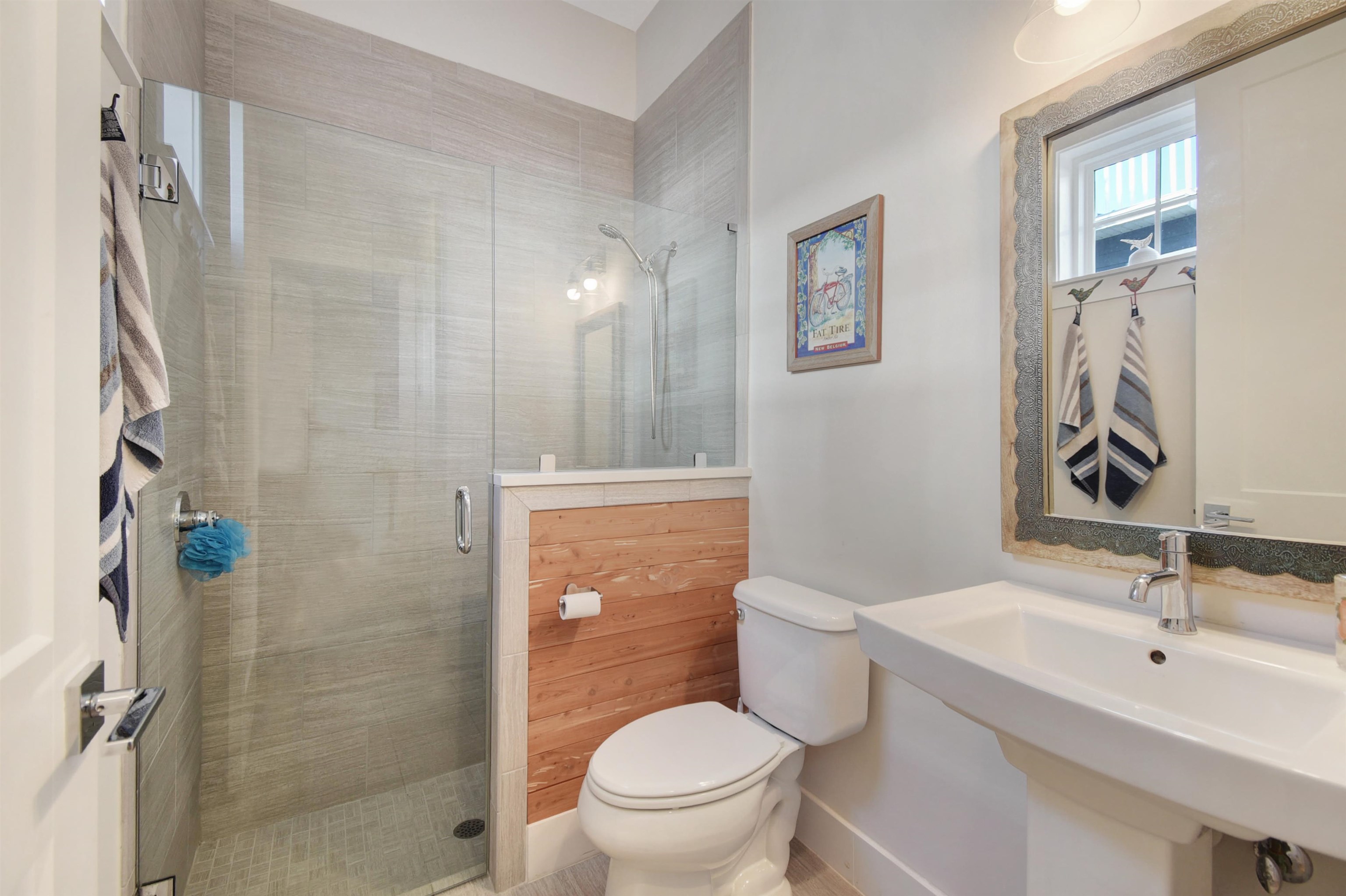 Image 18 of 51 For 110 8th St  