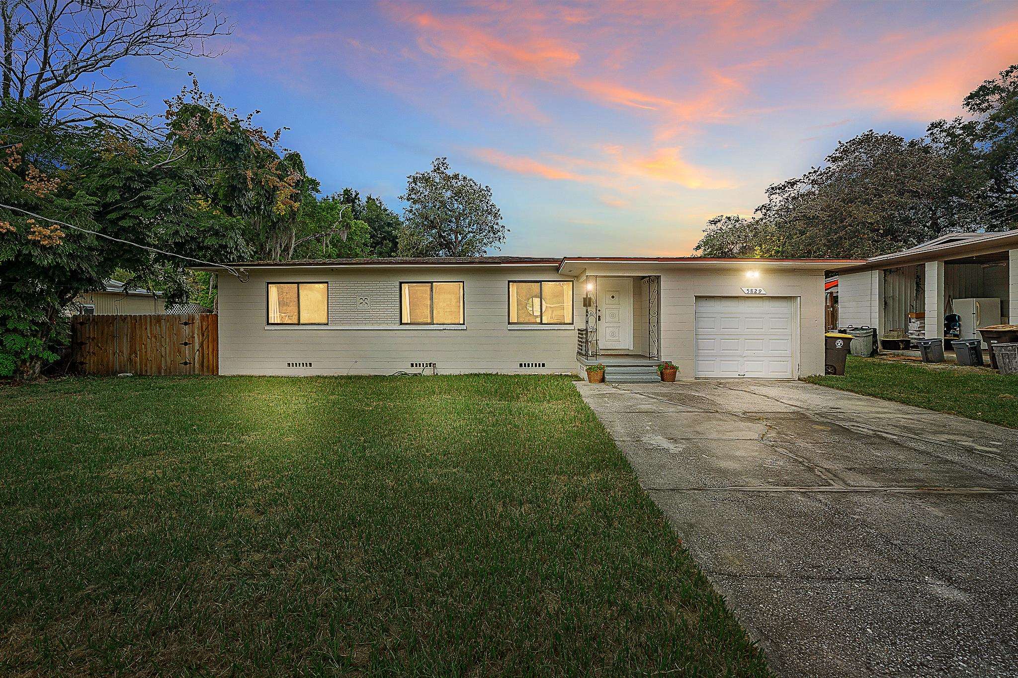 Details for 5829 Cherry Laurel Dr, Jacksonville, FL 32210