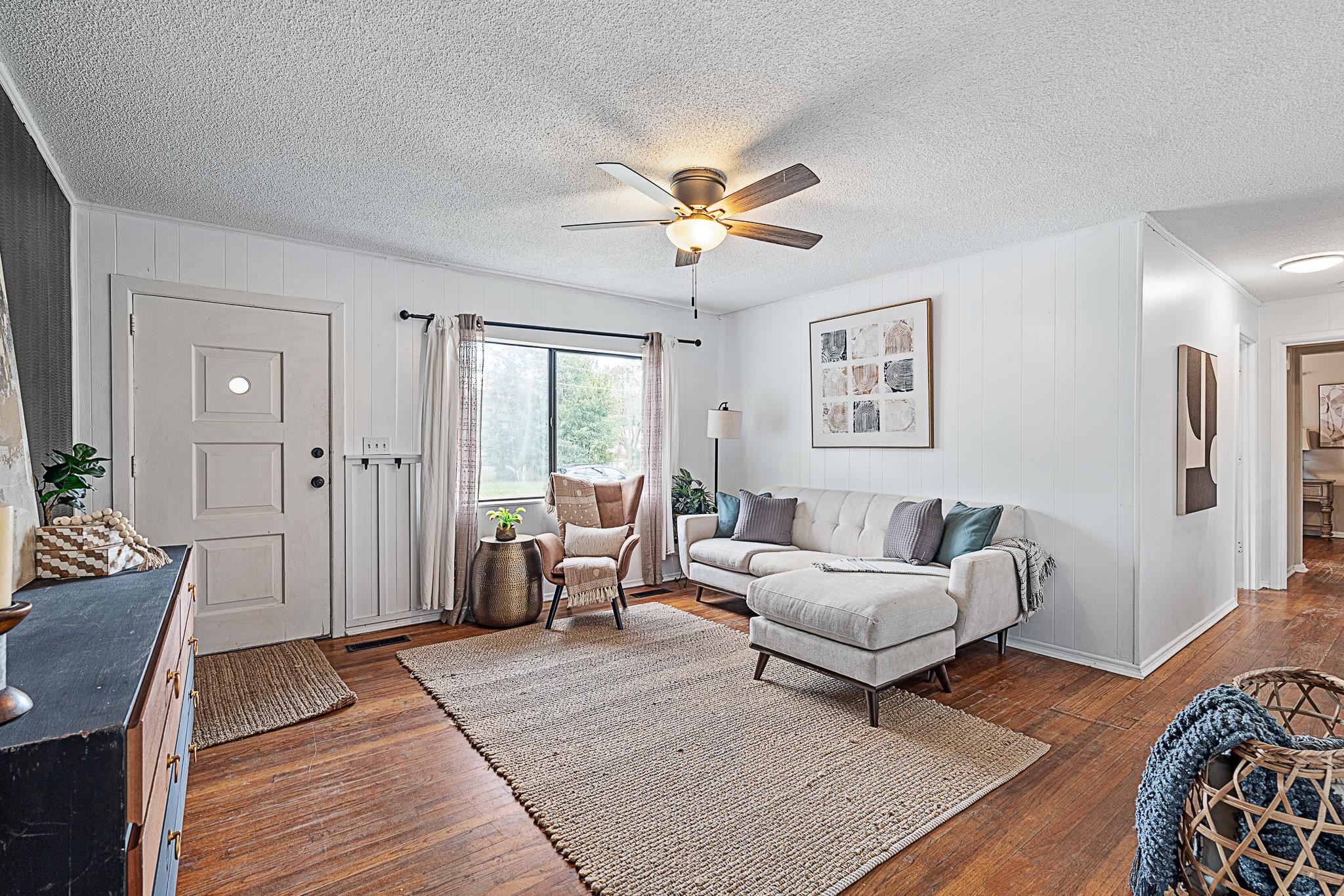 Image 7 of 32 For 5829 Cherry Laurel Dr