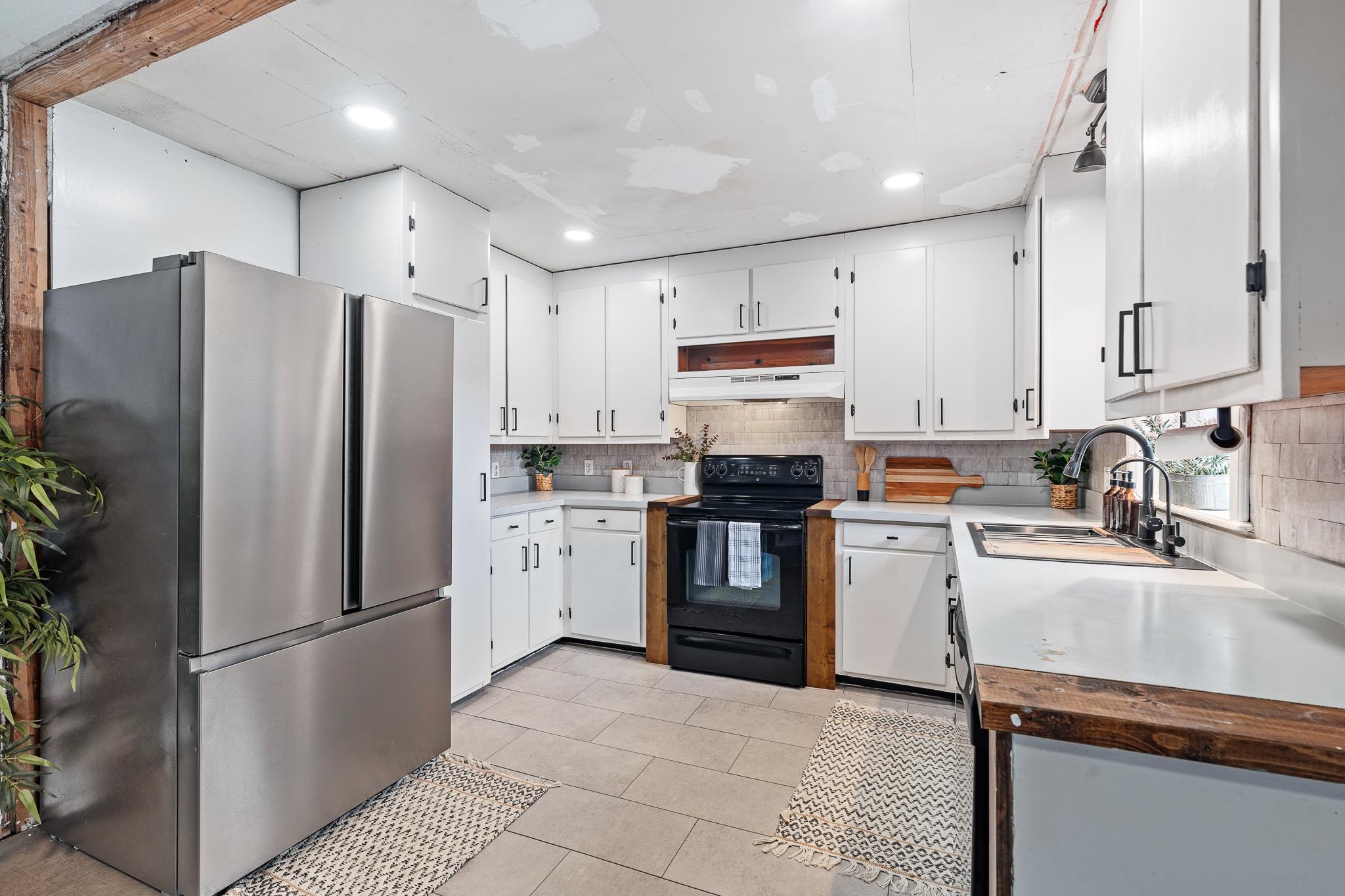 Image 9 of 32 For 5829 Cherry Laurel Dr