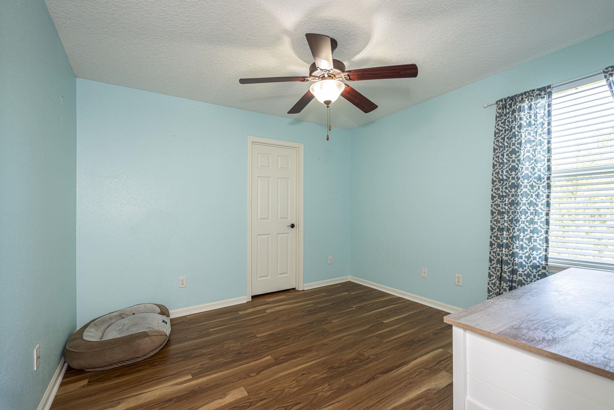 Image 30 of 40 For 104 Claremont Ct