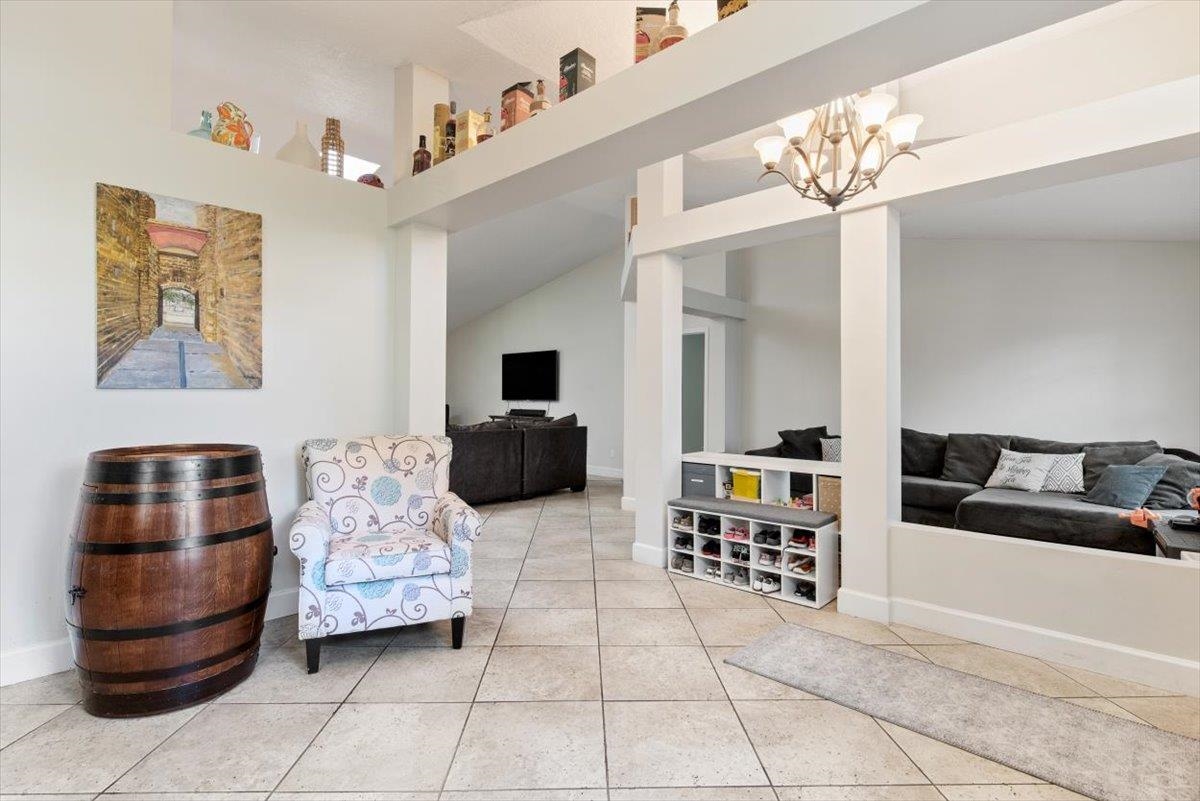 Image 11 of 50 For 2066 Forest Gate Dr E