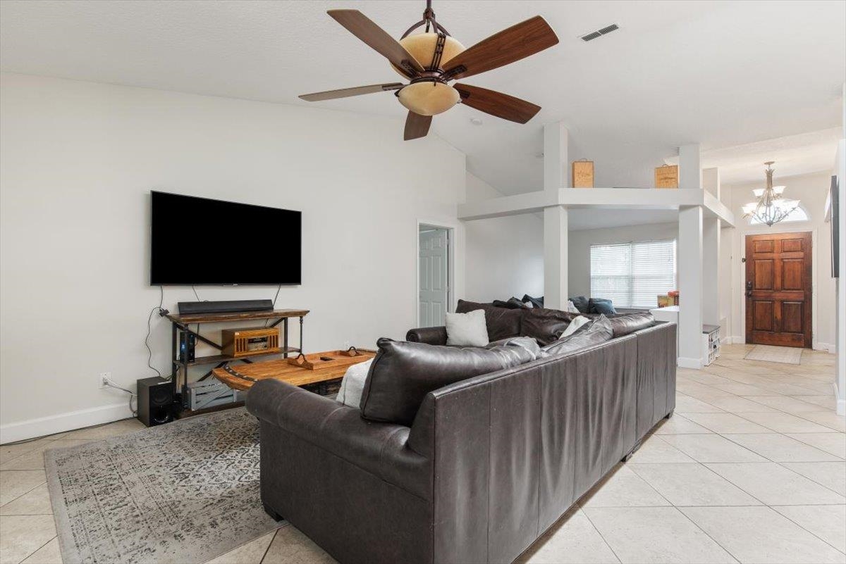 Image 18 of 50 For 2066 Forest Gate Dr E