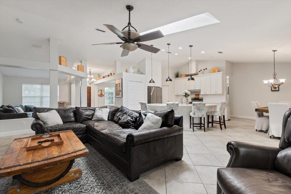 Image 19 of 50 For 2066 Forest Gate Dr E