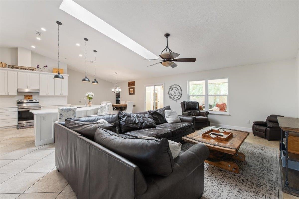 Image 21 of 50 For 2066 Forest Gate Dr E
