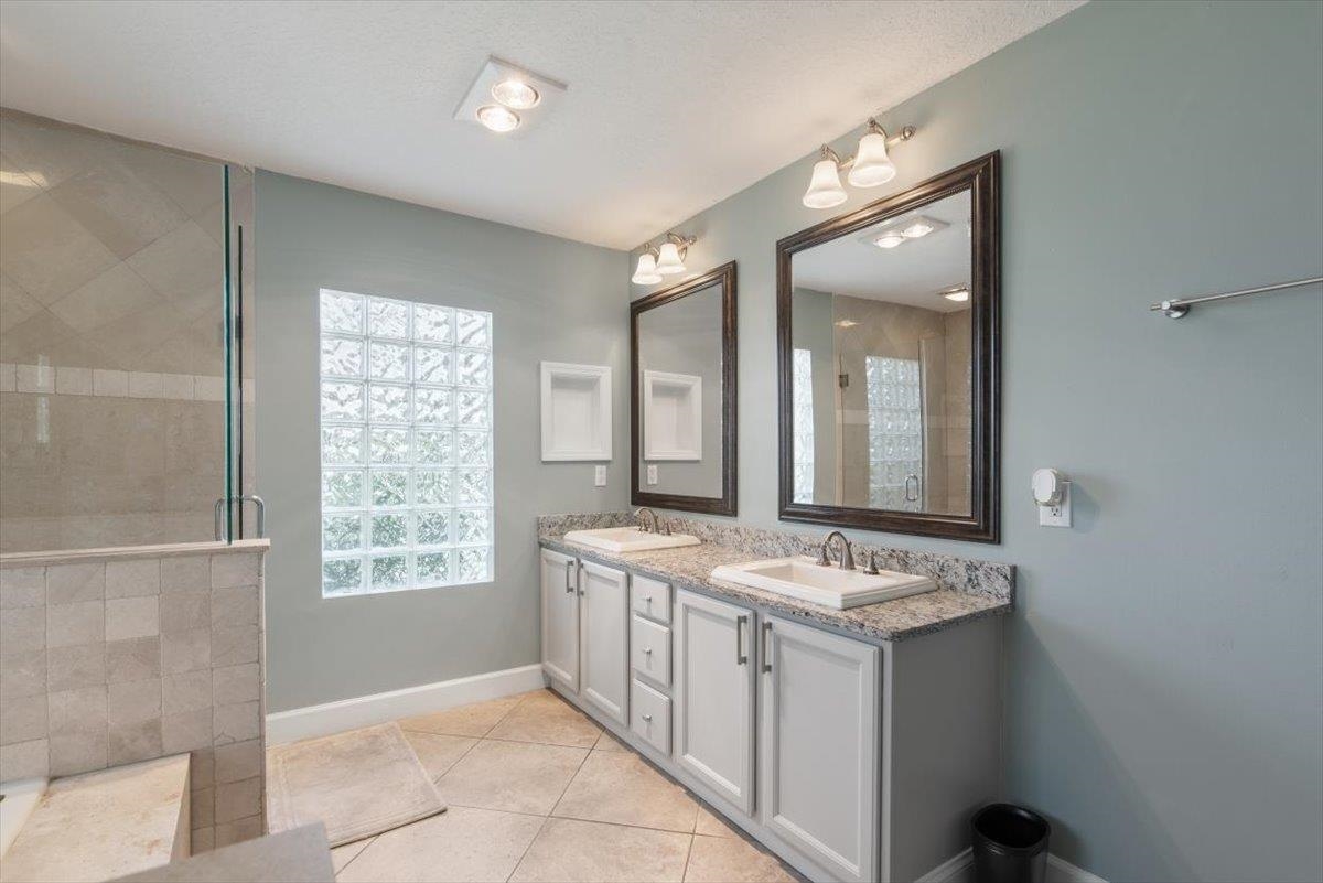 Image 25 of 50 For 2066 Forest Gate Dr E