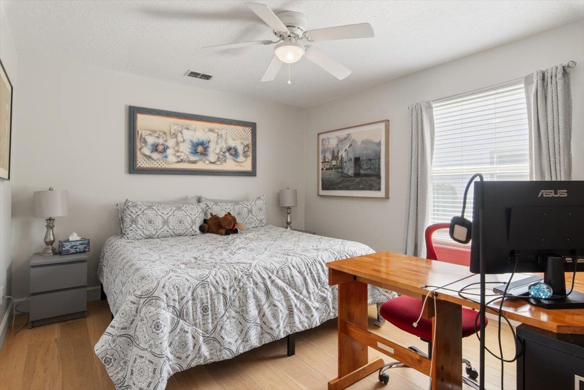Image 27 of 50 For 2066 Forest Gate Dr E
