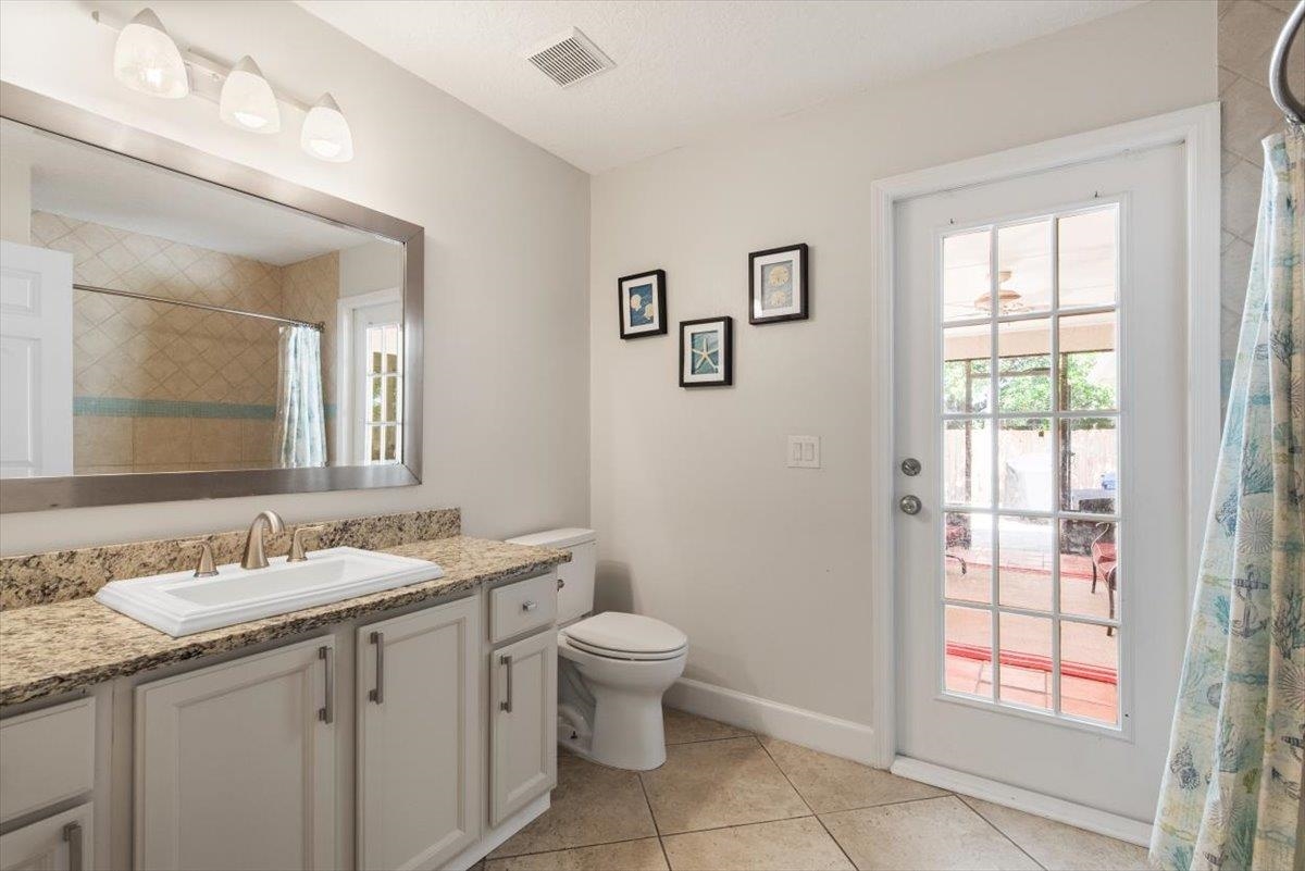 Image 30 of 50 For 2066 Forest Gate Dr E