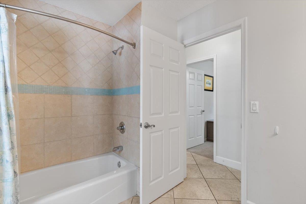 Image 31 of 50 For 2066 Forest Gate Dr E