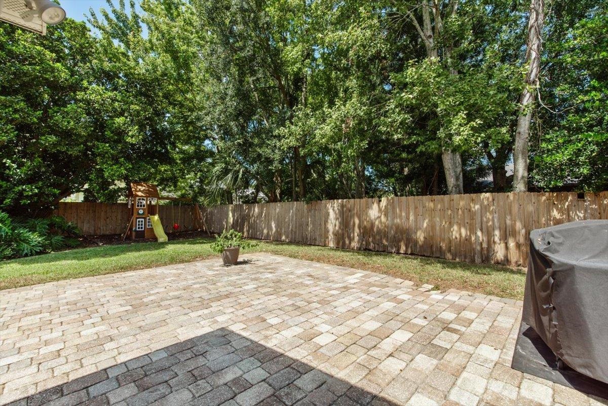Image 36 of 50 For 2066 Forest Gate Dr E