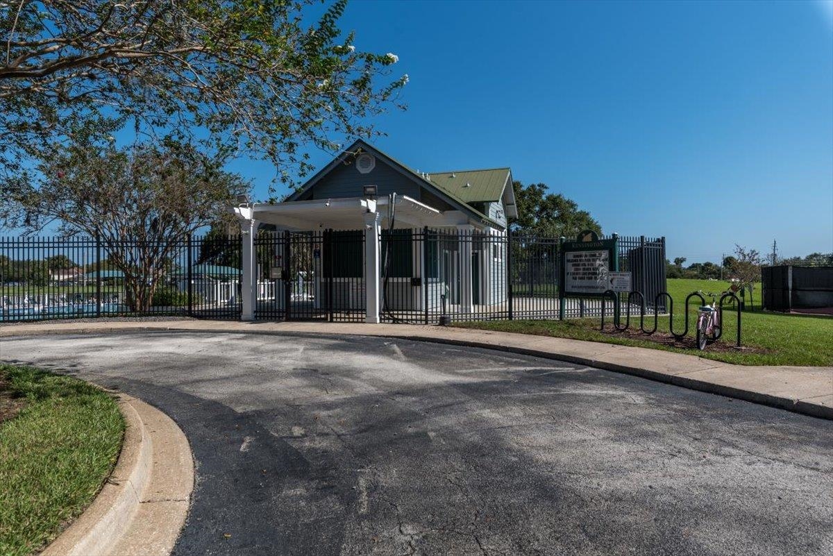 Image 48 of 50 For 2066 Forest Gate Dr E
