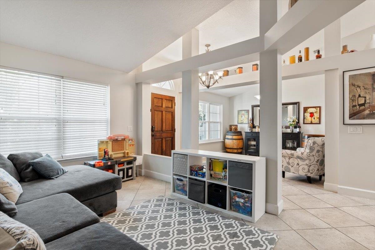 Image 7 of 50 For 2066 Forest Gate Dr E