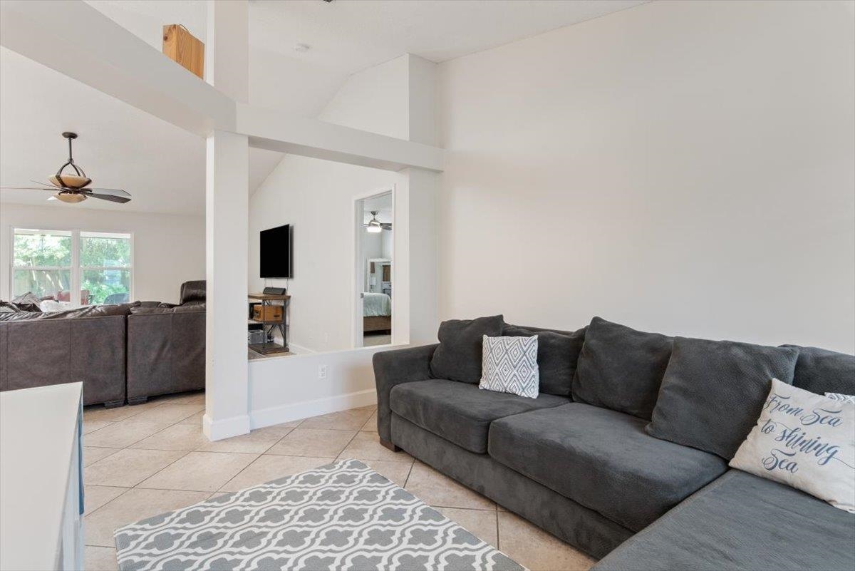 Image 8 of 50 For 2066 Forest Gate Dr E