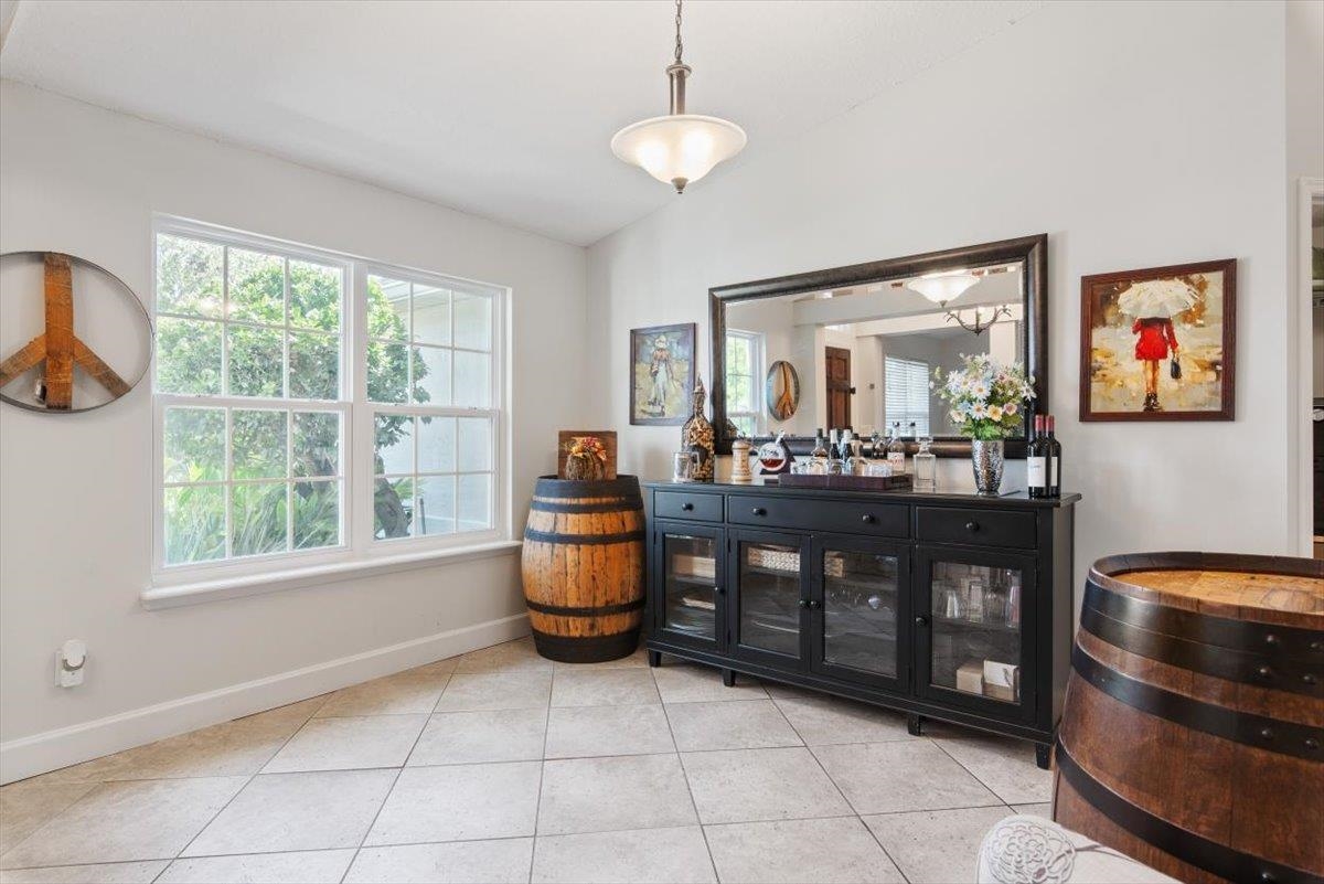 Image 9 of 50 For 2066 Forest Gate Dr E