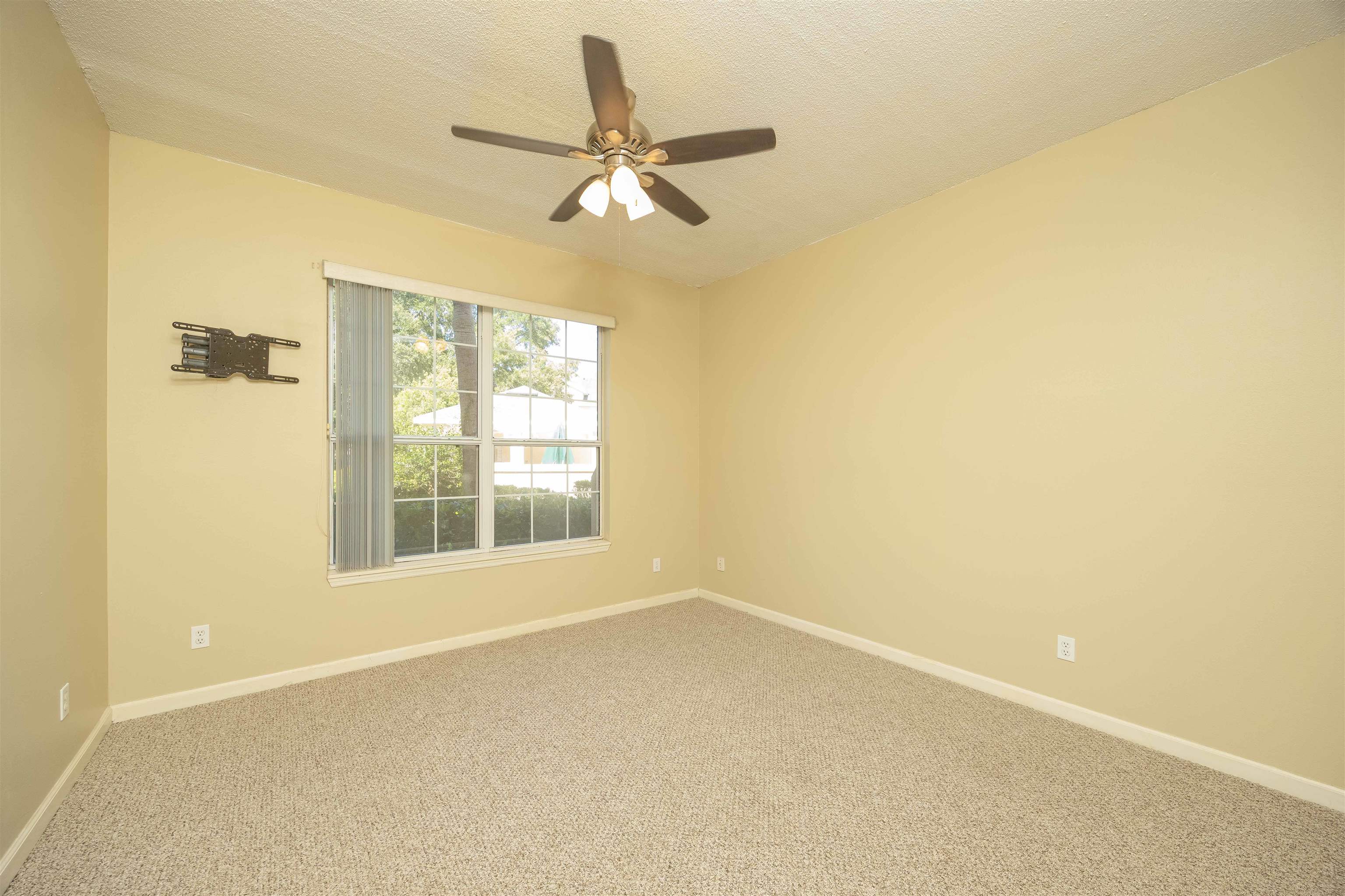 Image 26 of 90 For 202 Augusta Cir