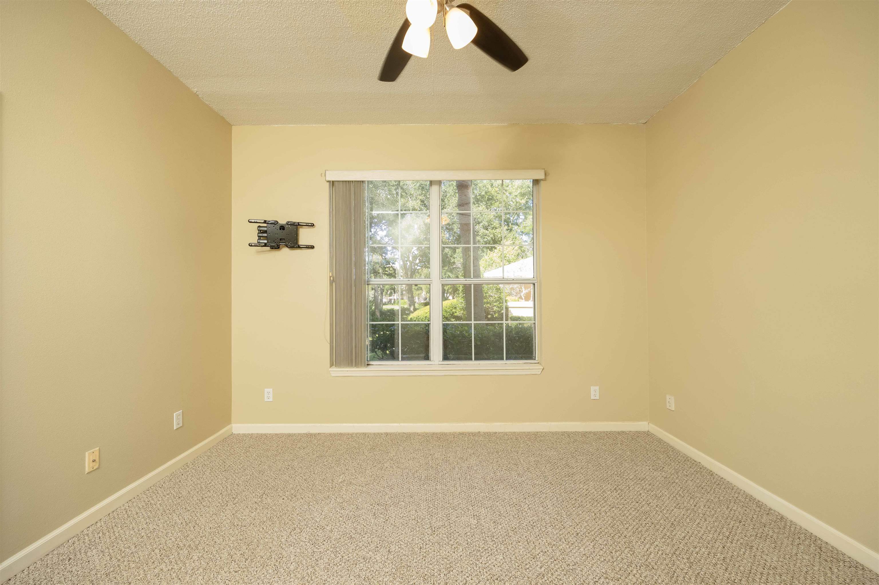 Image 27 of 90 For 202 Augusta Cir