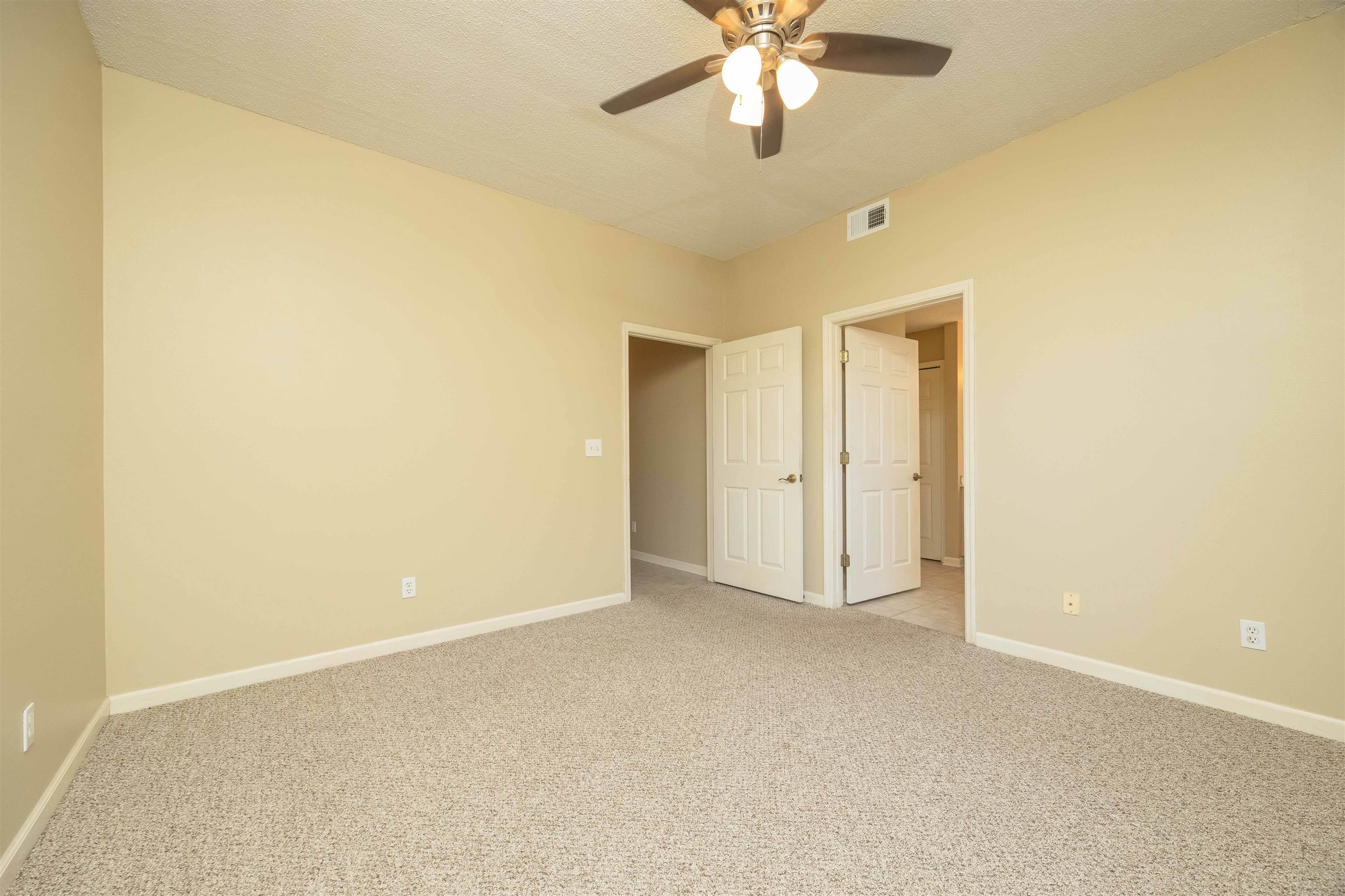 Image 28 of 90 For 202 Augusta Cir
