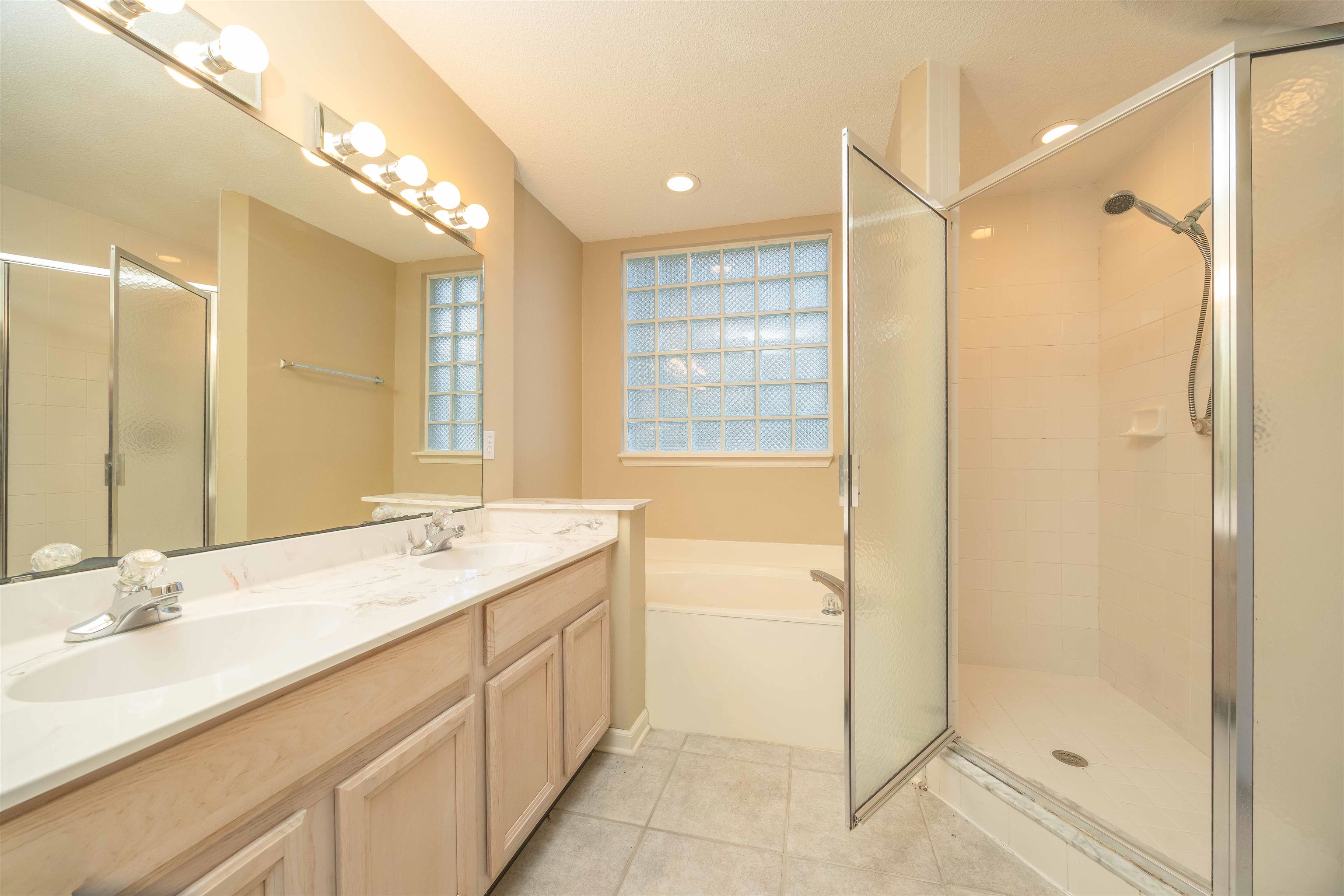 Image 29 of 90 For 202 Augusta Cir