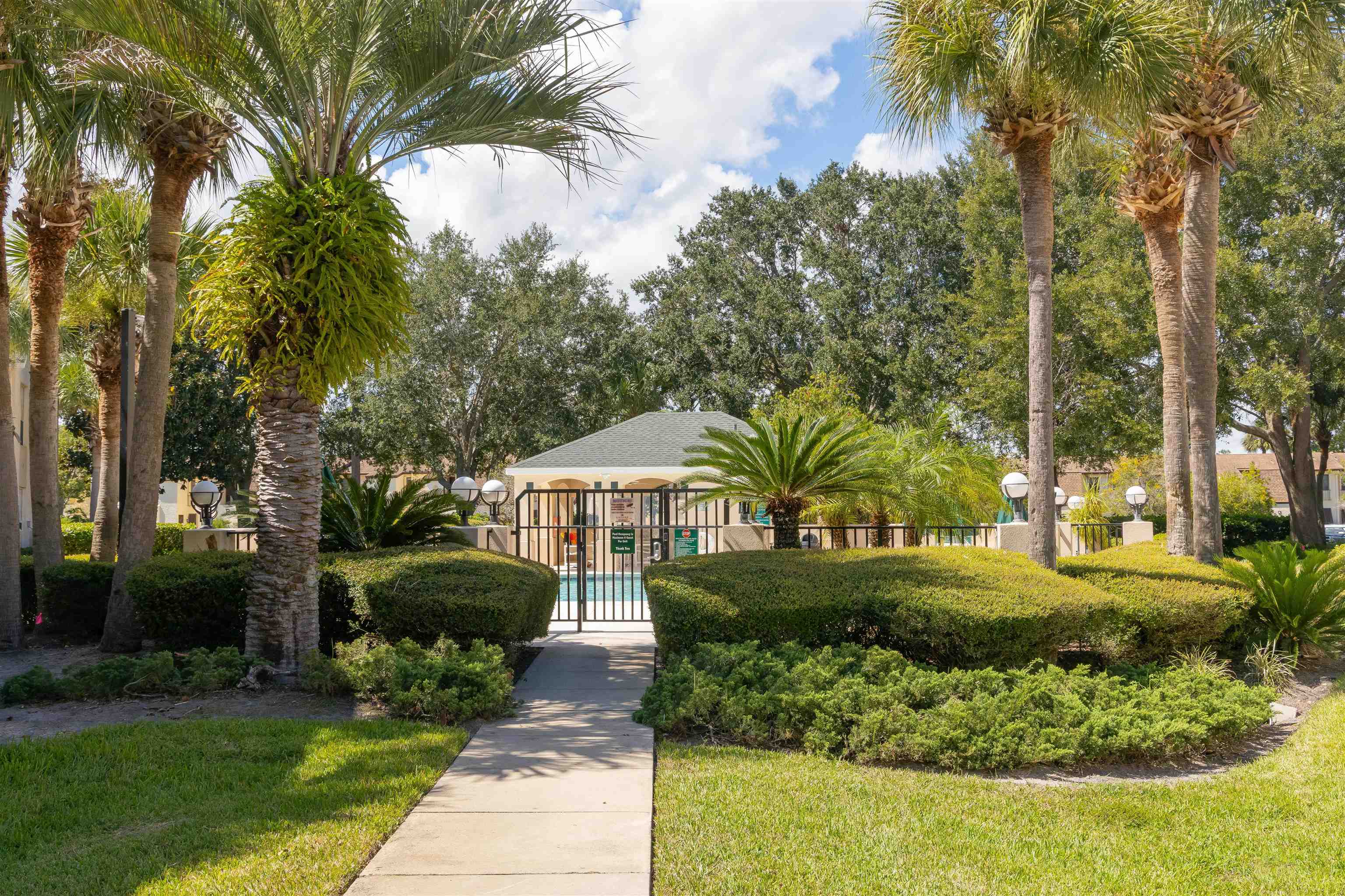 Image 3 of 90 For 202 Augusta Cir