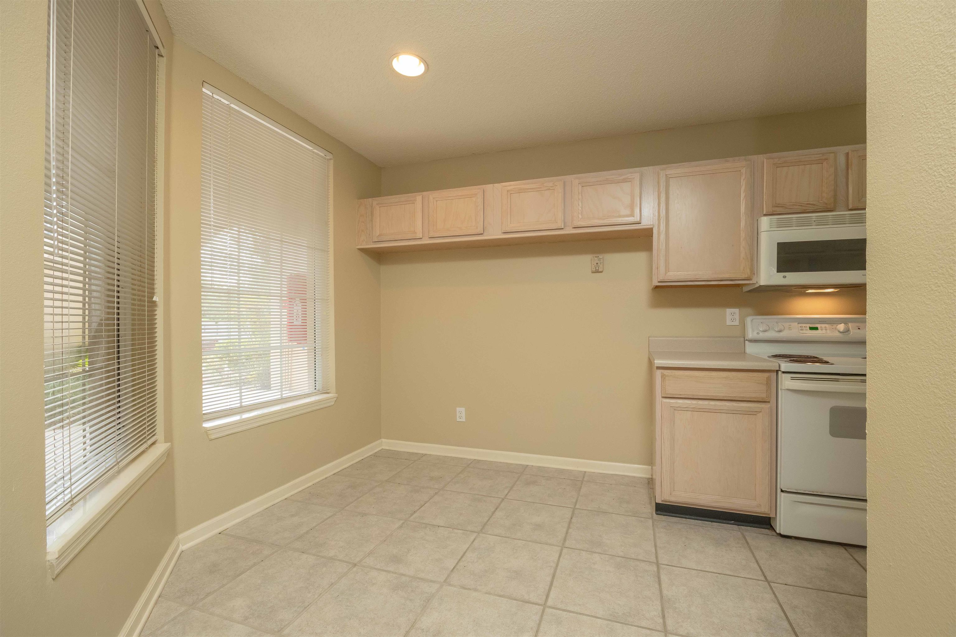 Image 33 of 90 For 202 Augusta Cir