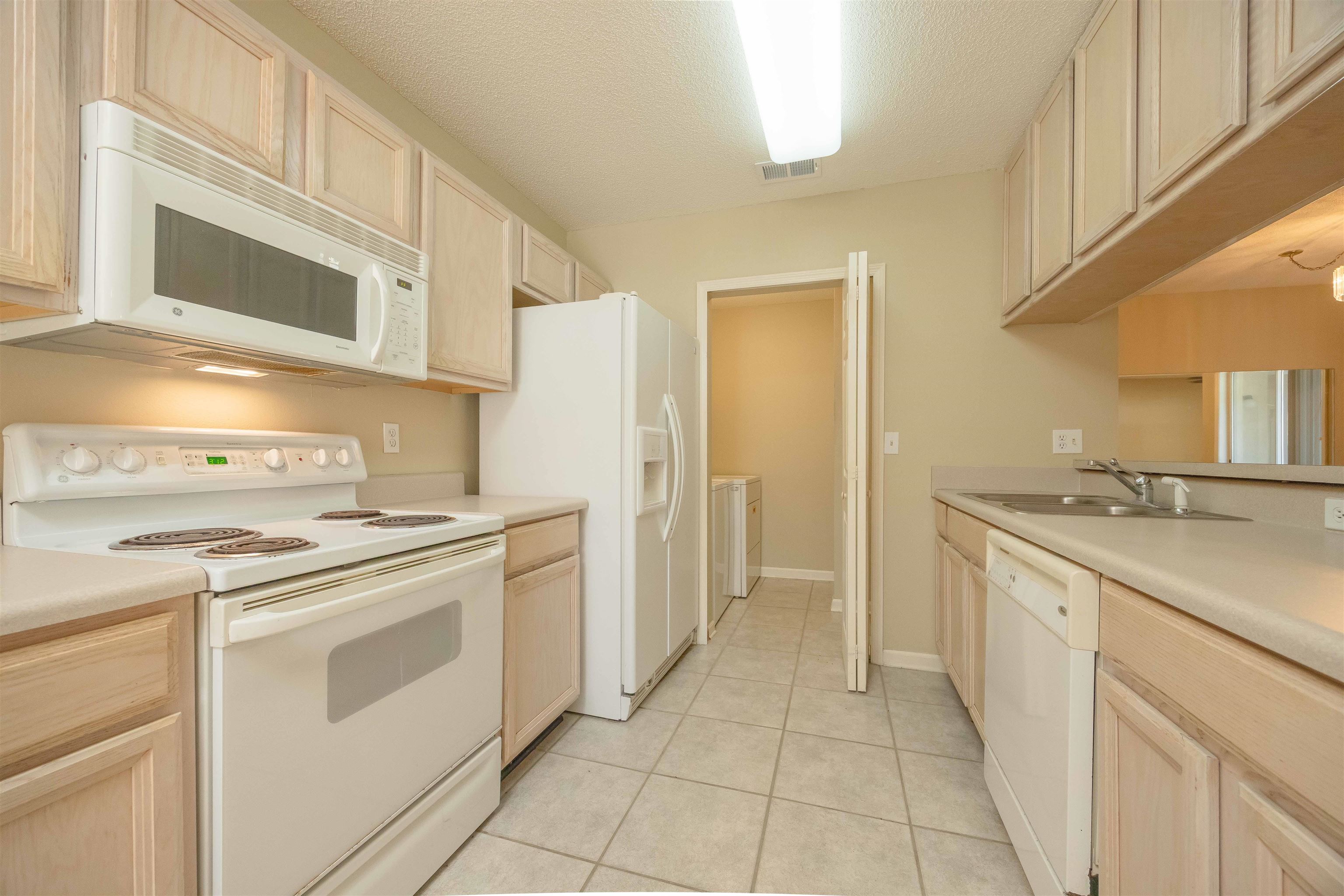Image 35 of 90 For 202 Augusta Cir