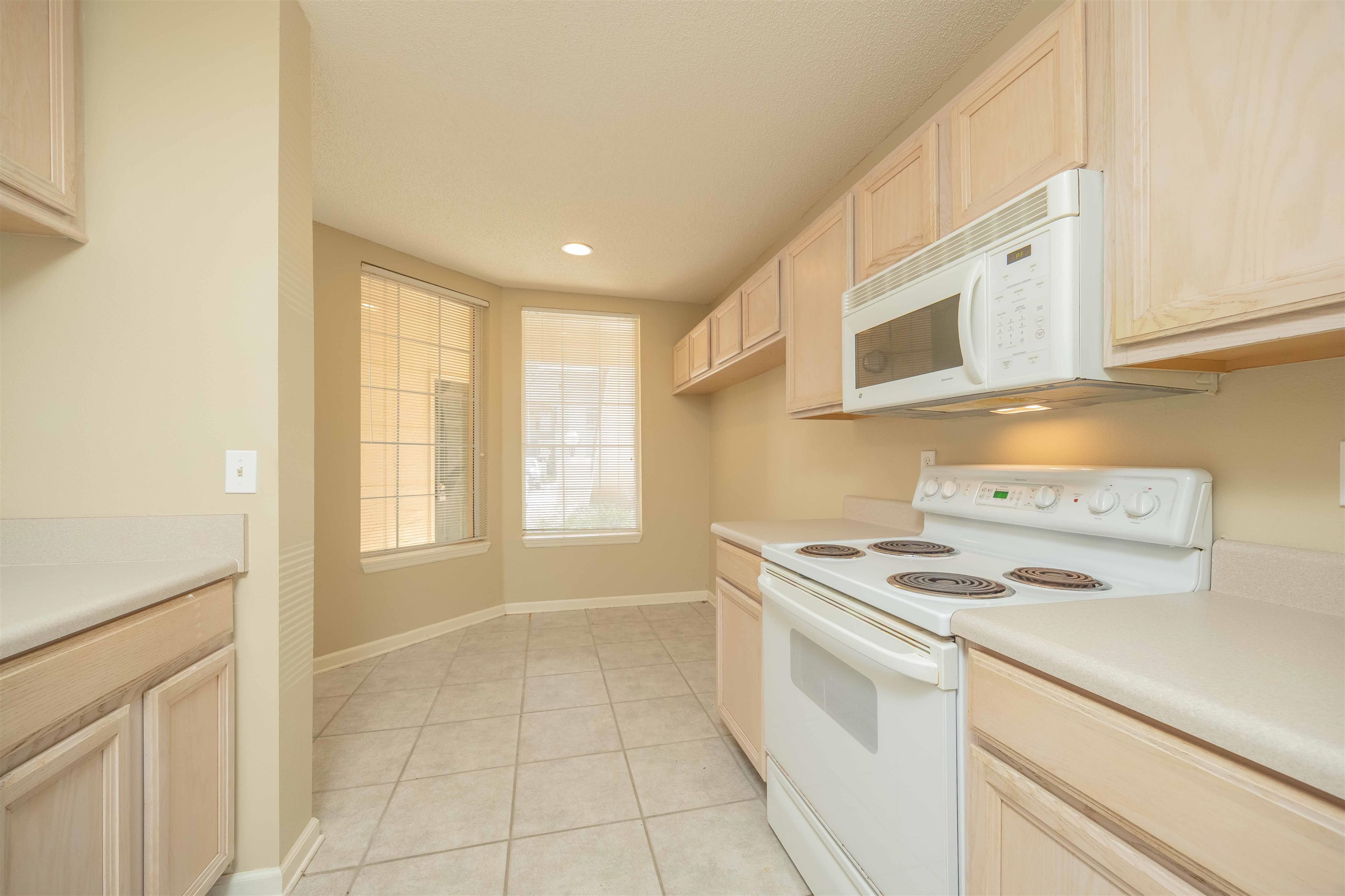 Image 36 of 90 For 202 Augusta Cir
