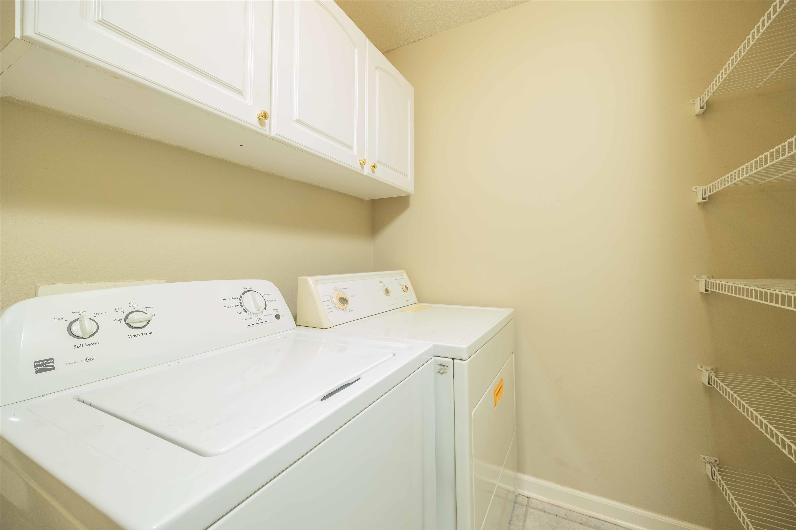 Image 38 of 90 For 202 Augusta Cir