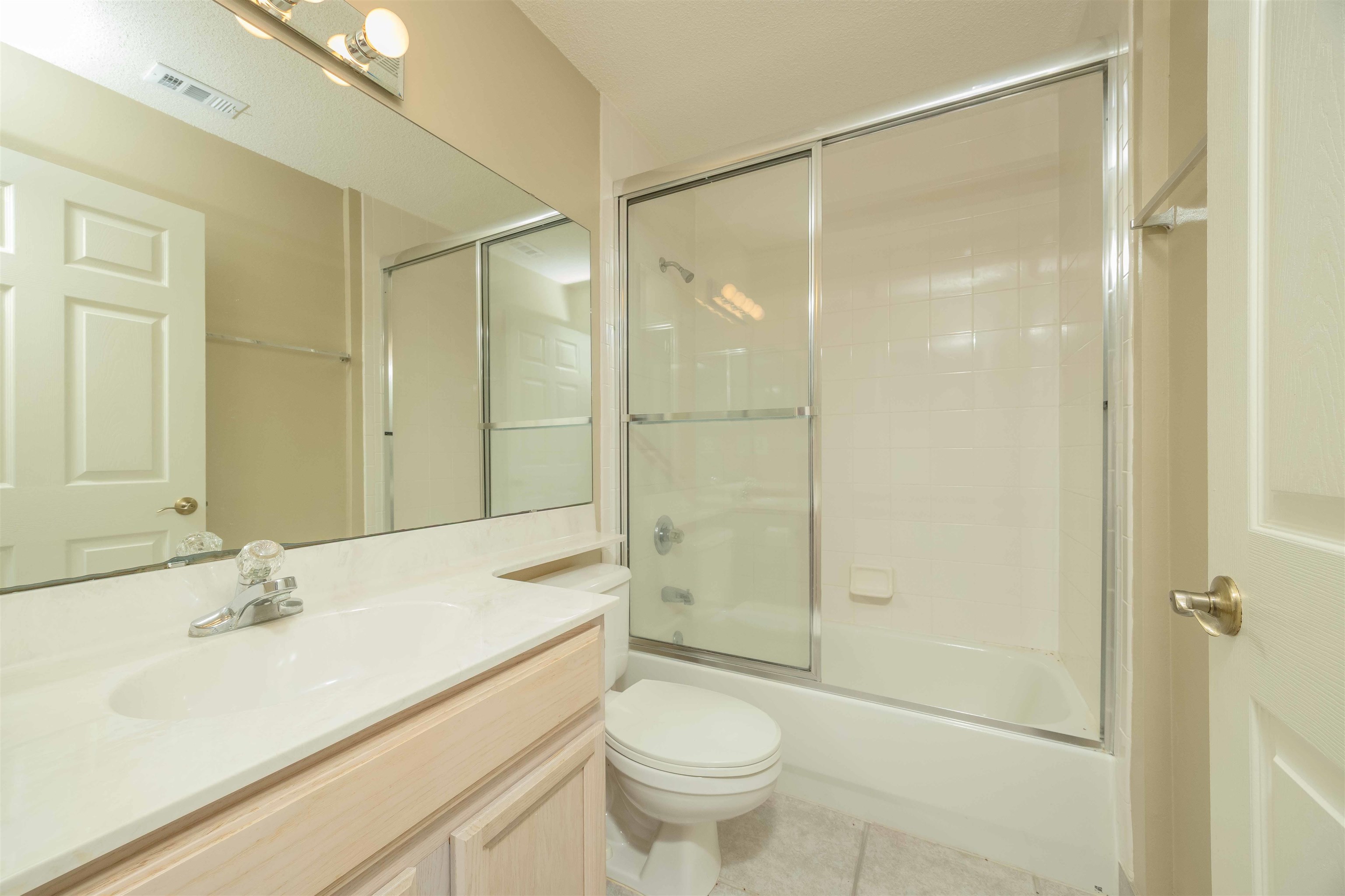 Image 40 of 90 For 202 Augusta Cir