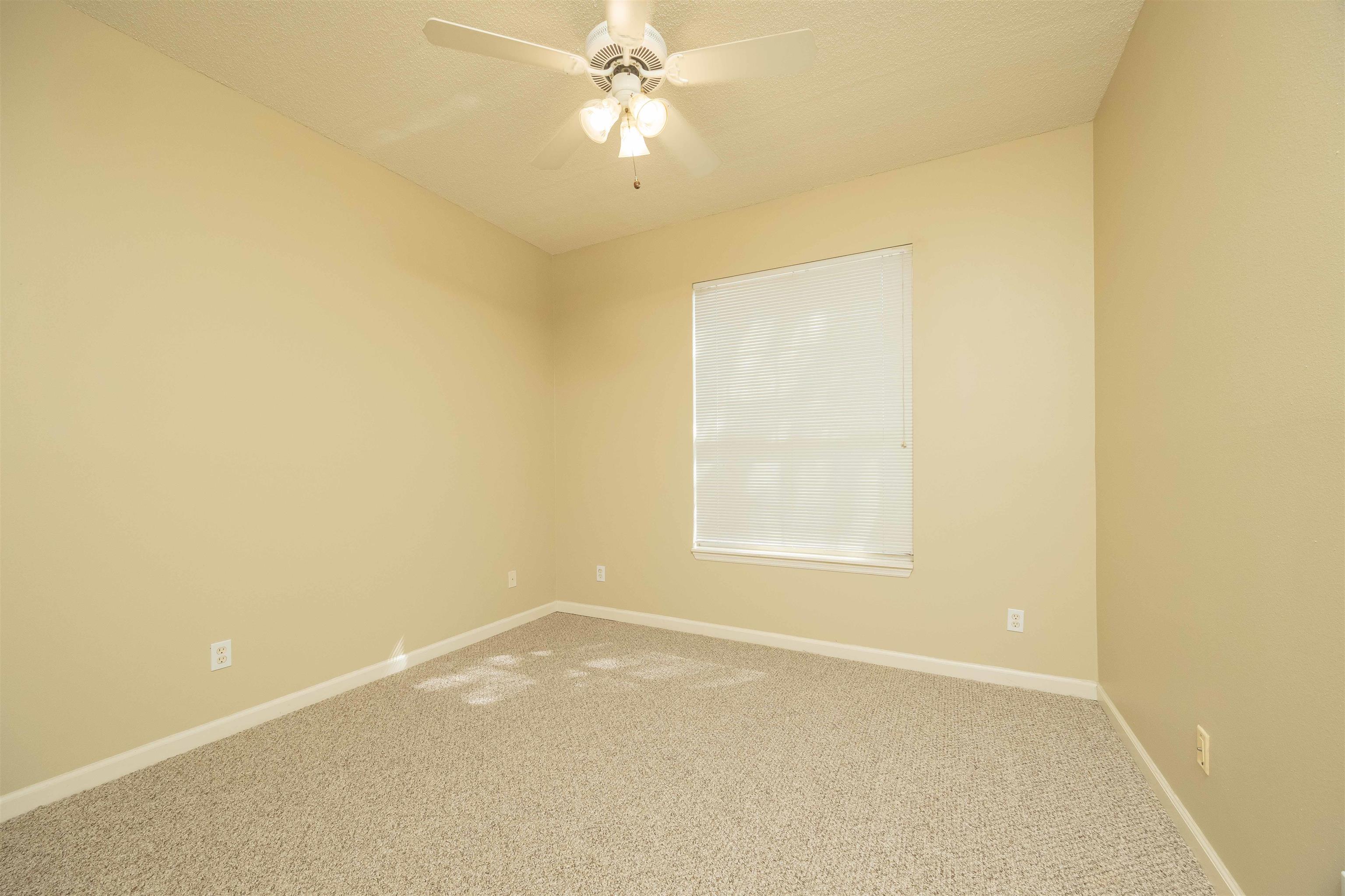 Image 41 of 90 For 202 Augusta Cir