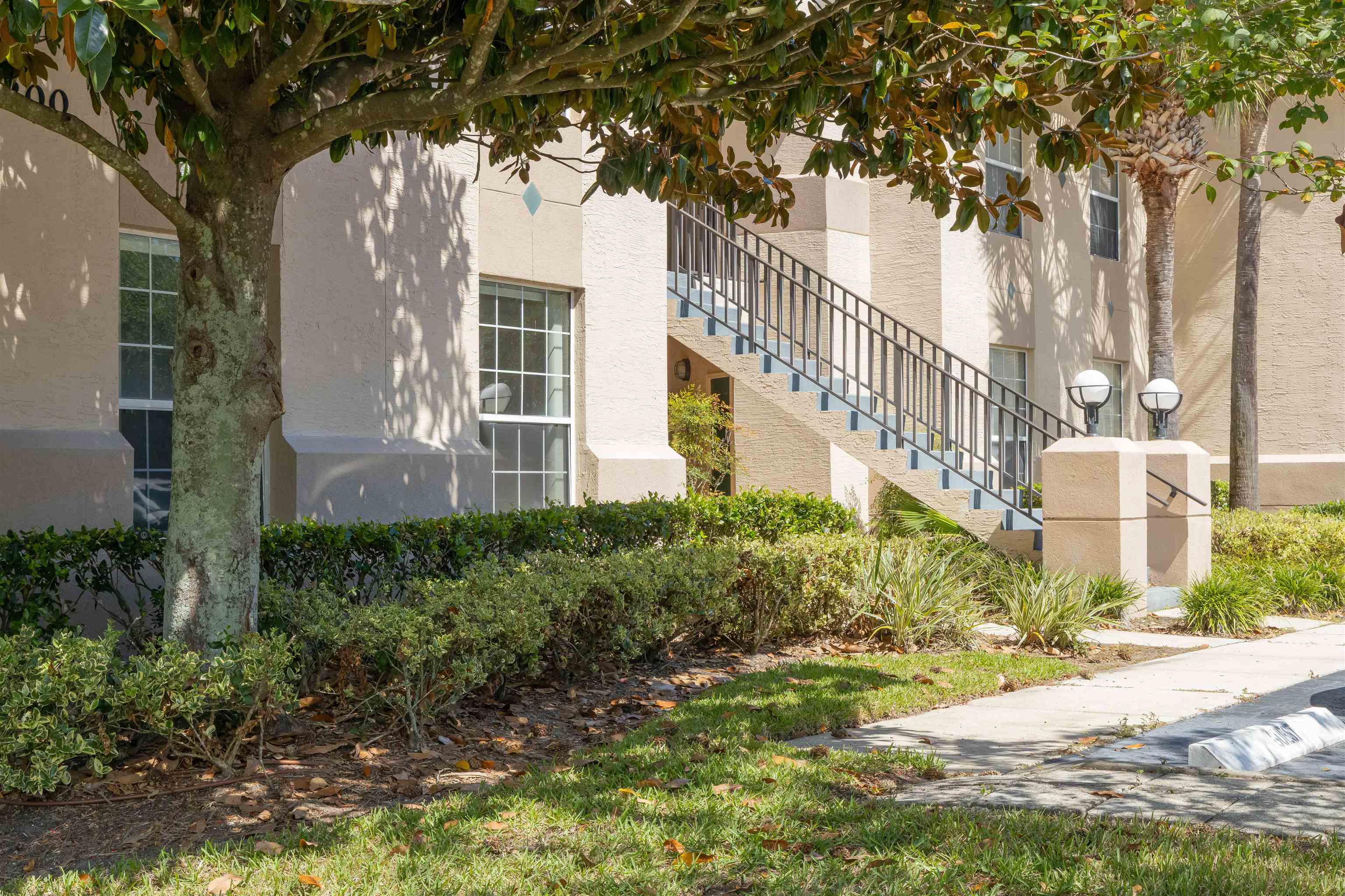 Image 46 of 90 For 202 Augusta Cir