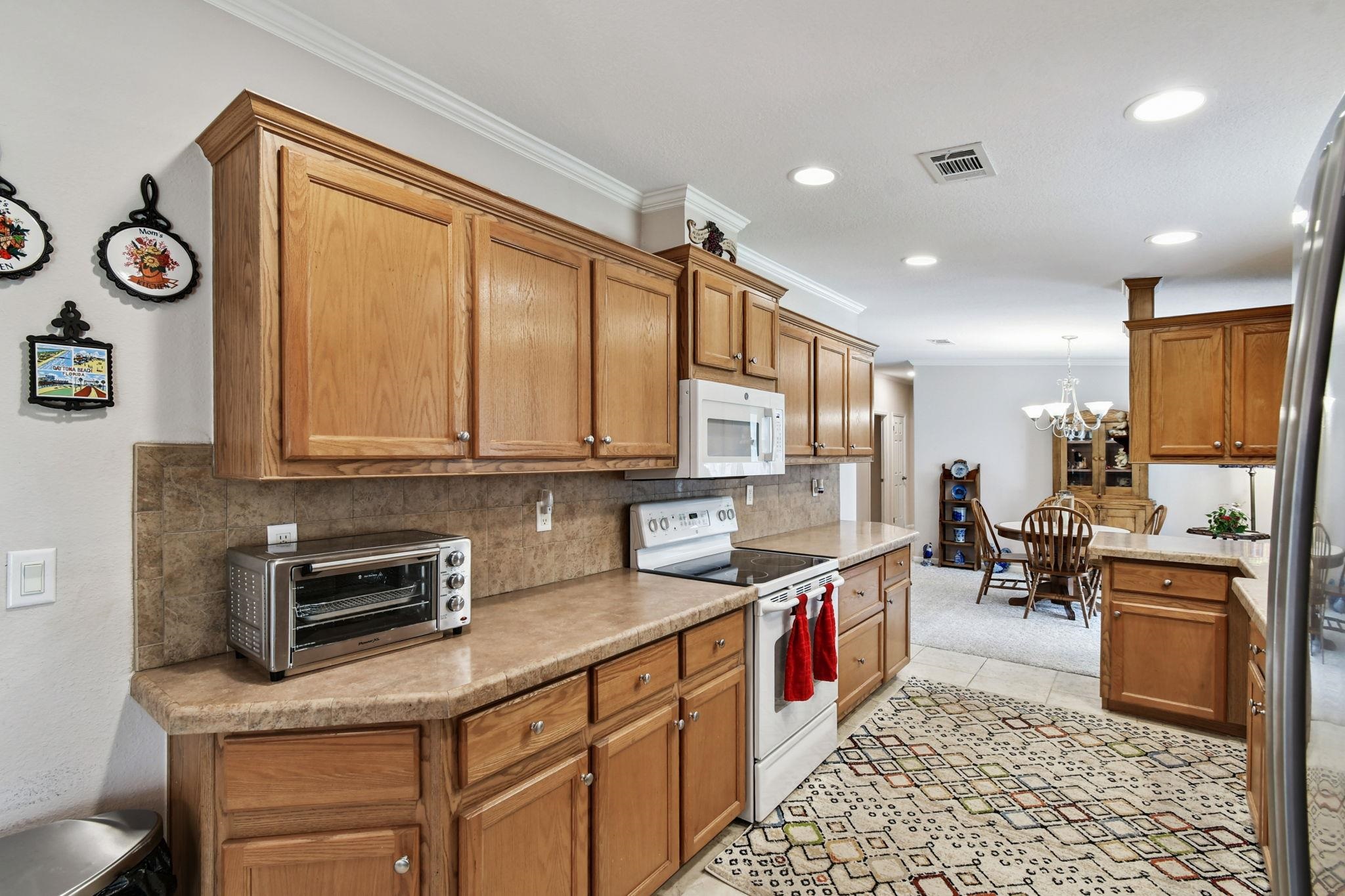 Image 12 of 90 For 135 Lake Como Dr