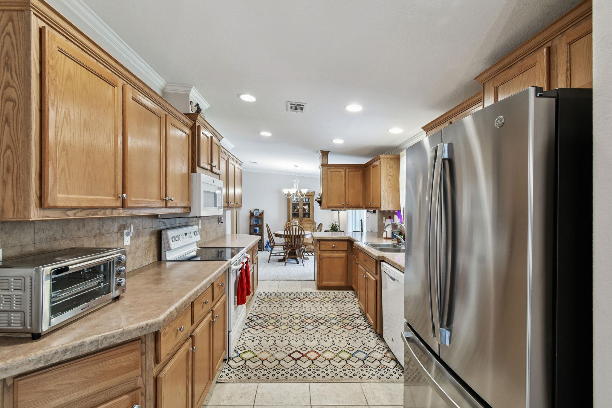 Image 13 of 90 For 135 Lake Como Dr