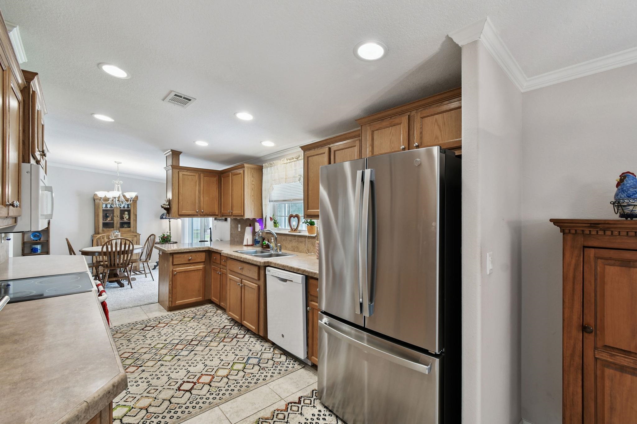 Image 15 of 90 For 135 Lake Como Dr