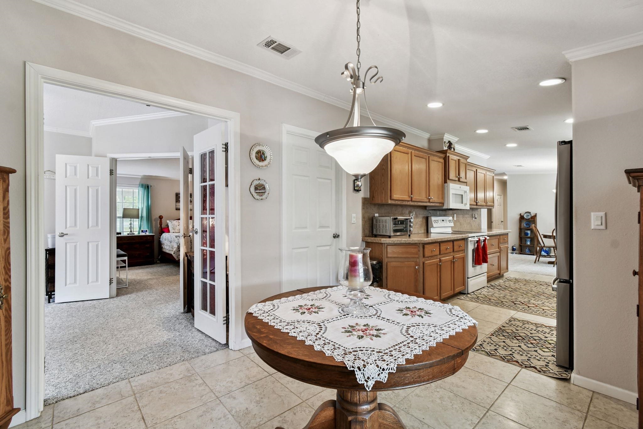 Image 16 of 90 For 135 Lake Como Dr