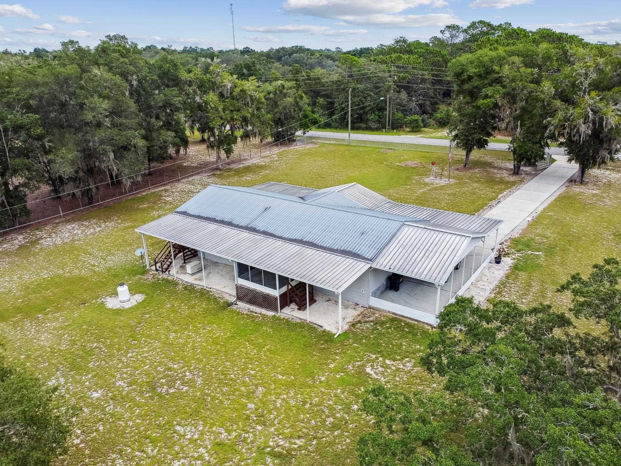 Image 2 of 90 For 135 Lake Como Dr