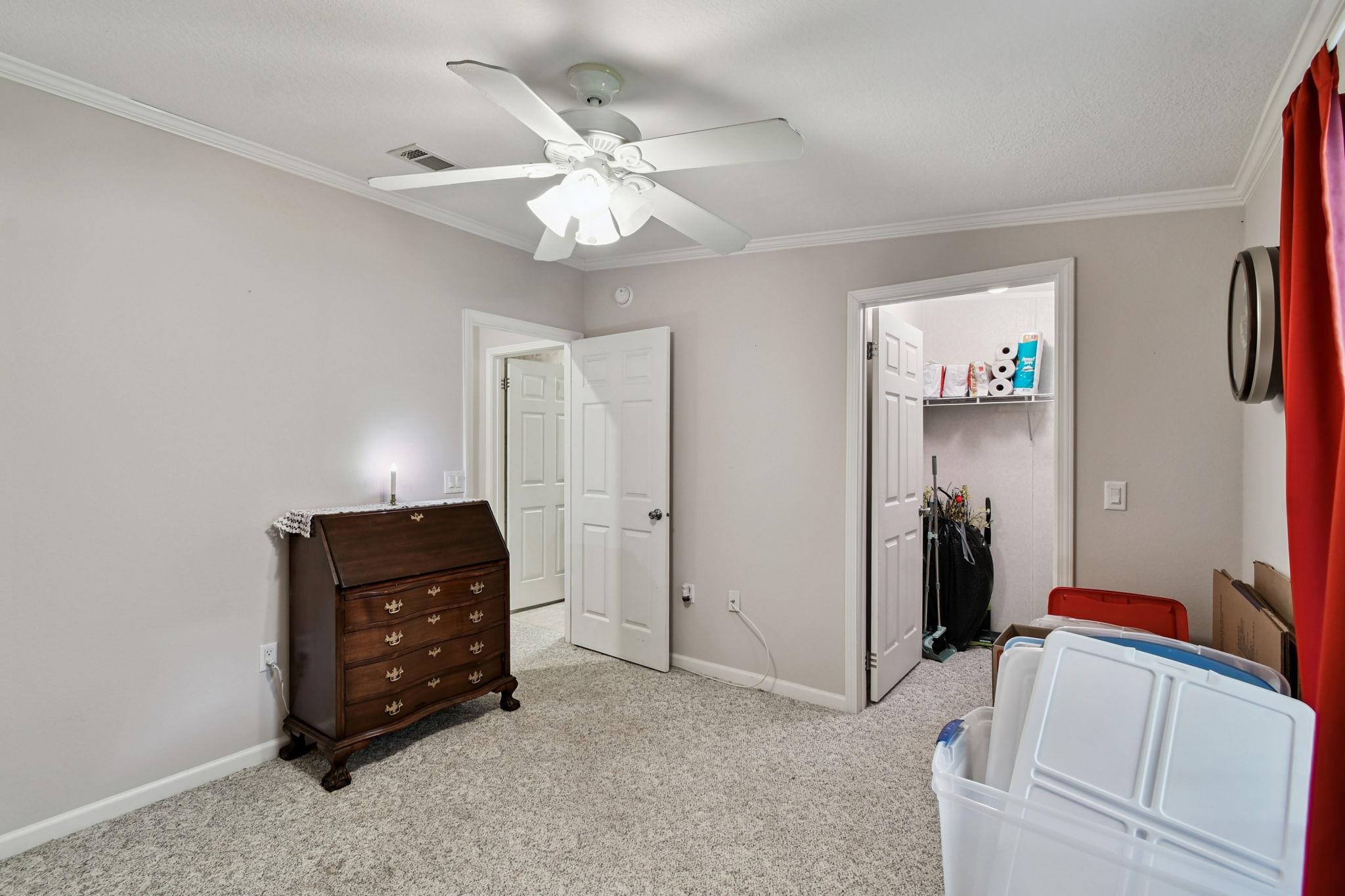 Image 22 of 90 For 135 Lake Como Dr