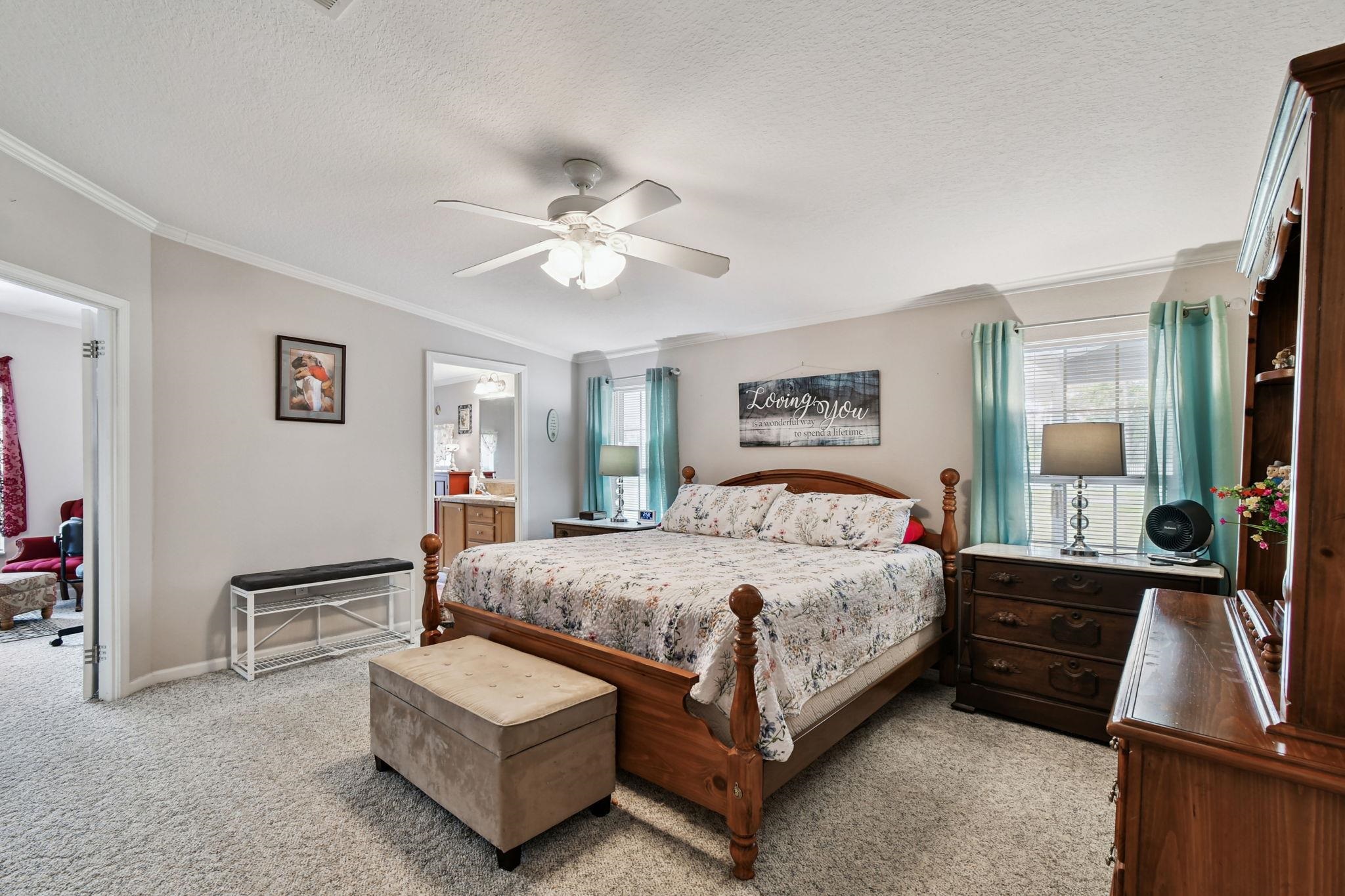 Image 23 of 90 For 135 Lake Como Dr