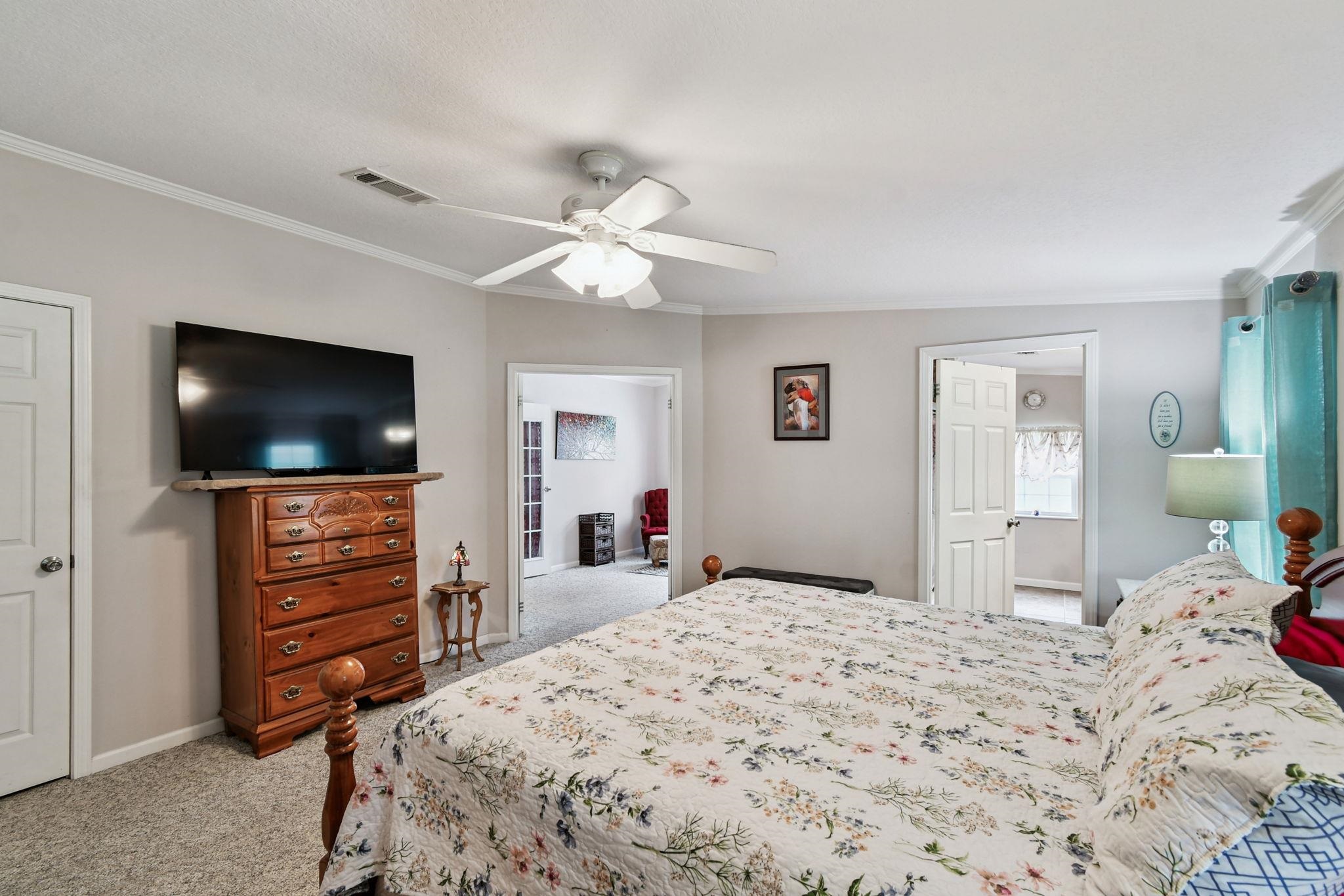 Image 25 of 90 For 135 Lake Como Dr