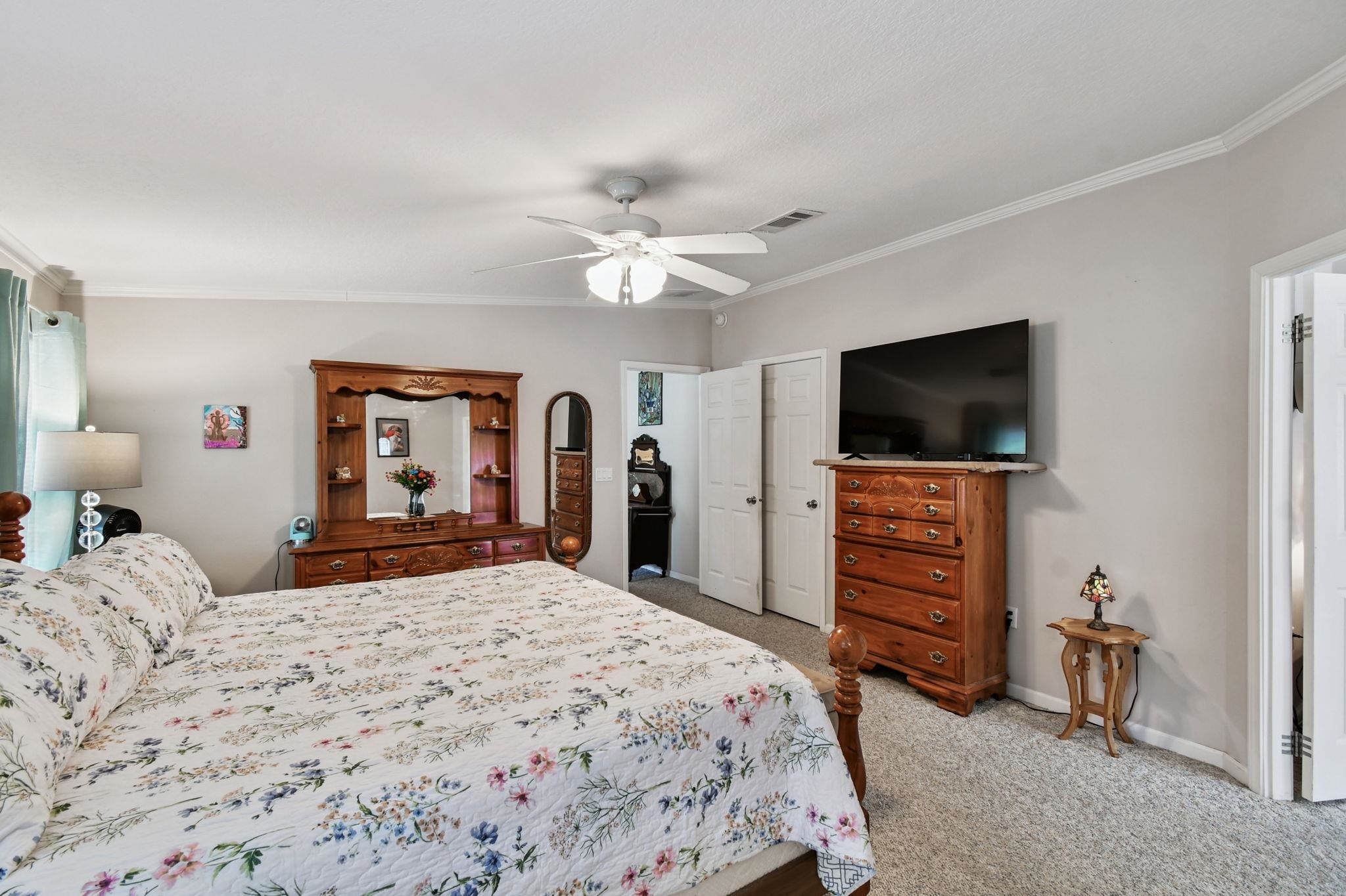 Image 26 of 90 For 135 Lake Como Dr