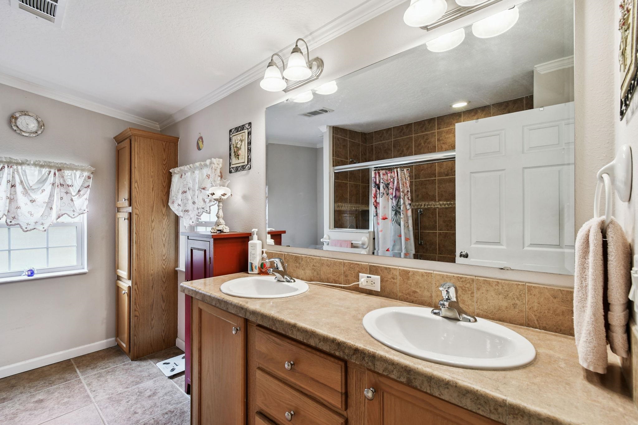 Image 27 of 90 For 135 Lake Como Dr