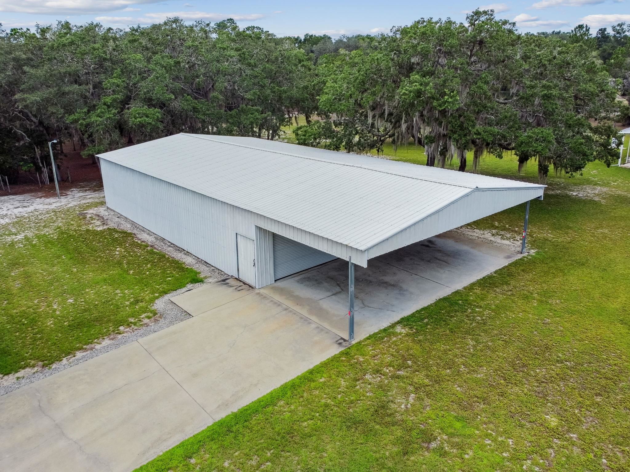 Image 3 of 90 For 135 Lake Como Dr