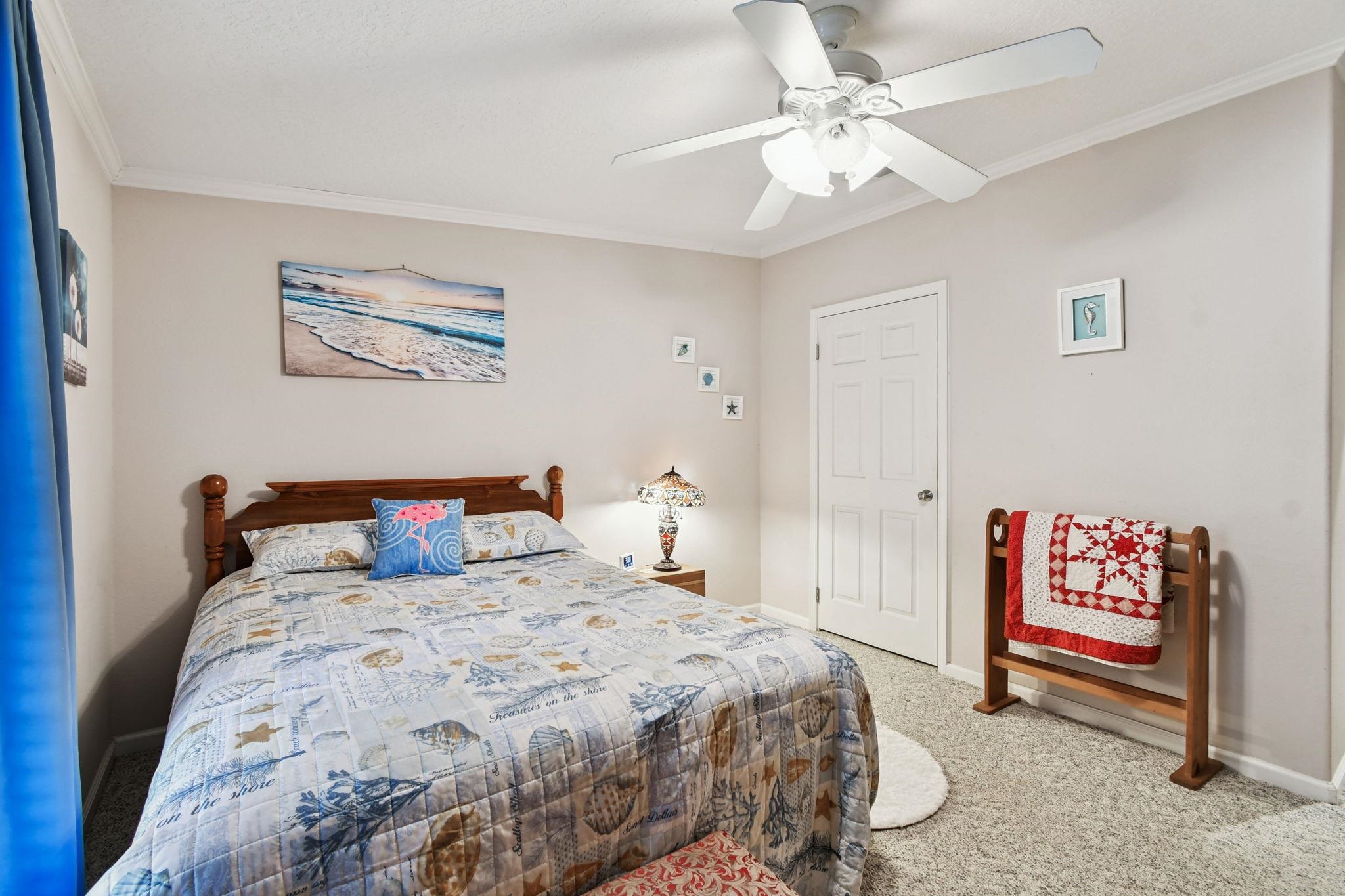 Image 33 of 90 For 135 Lake Como Dr