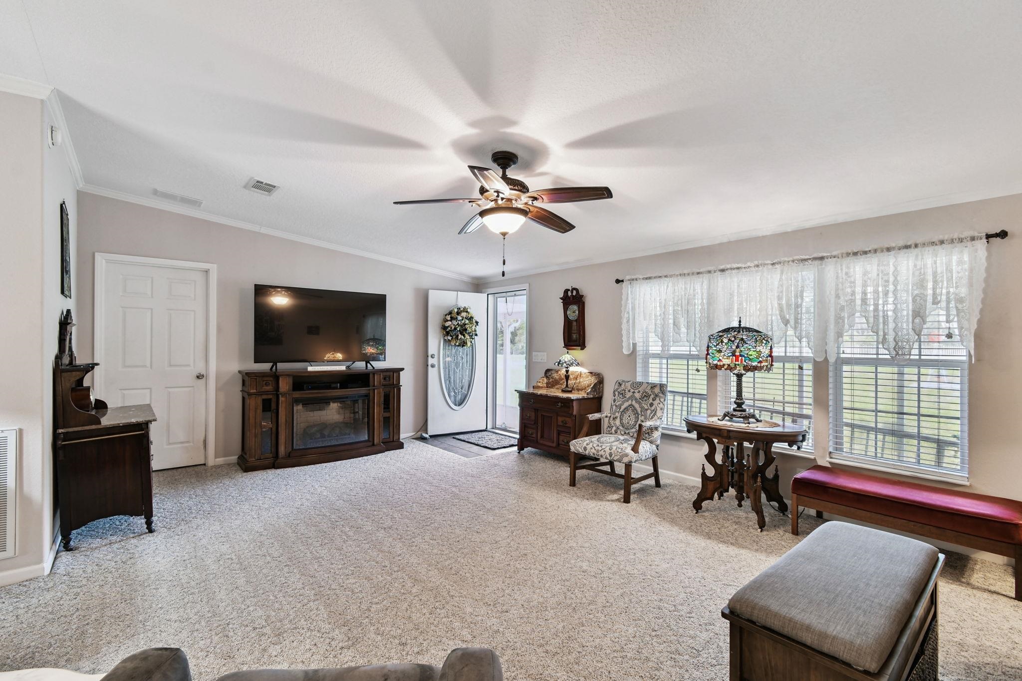 Image 34 of 90 For 135 Lake Como Dr