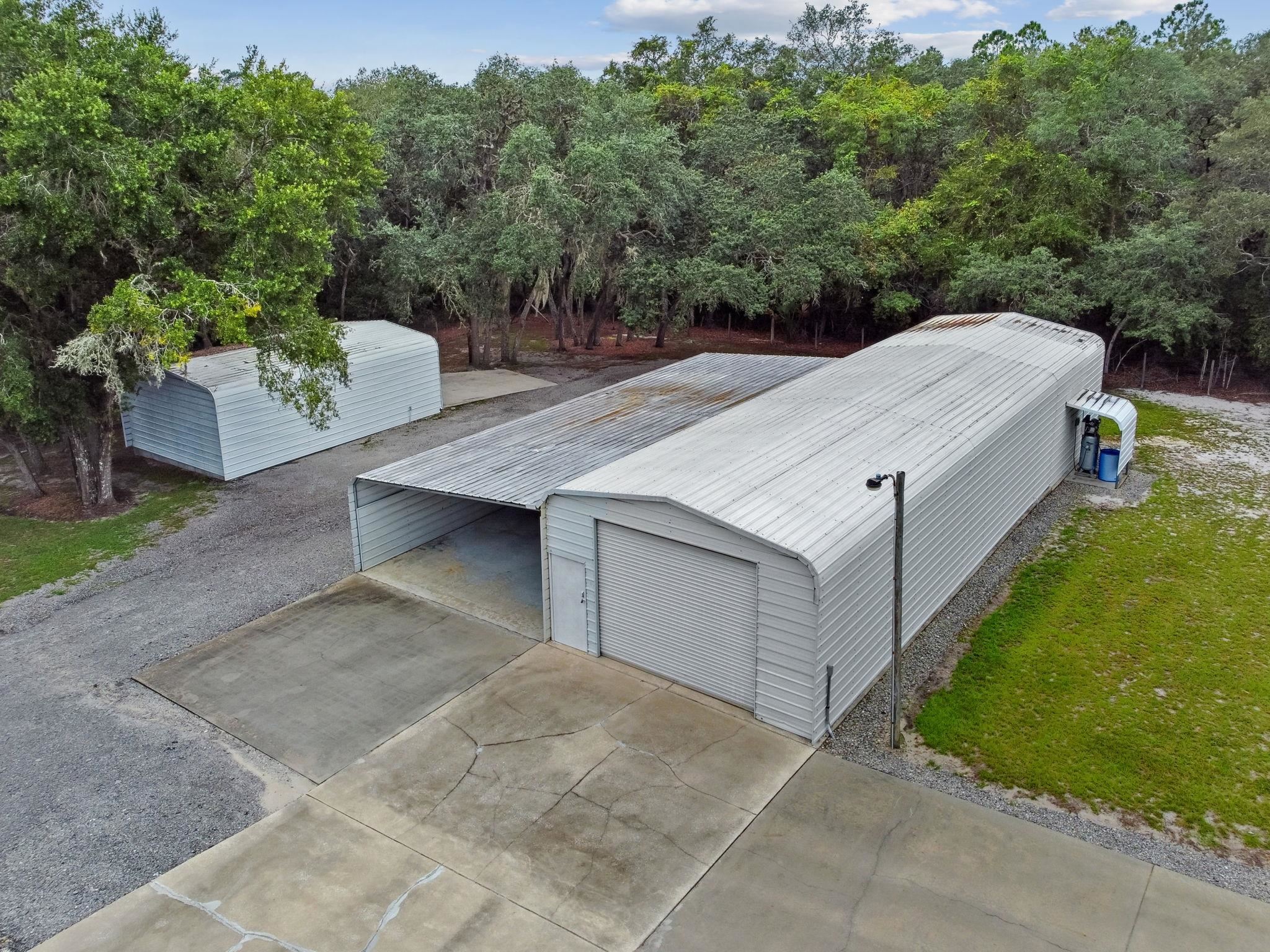 Image 4 of 90 For 135 Lake Como Dr