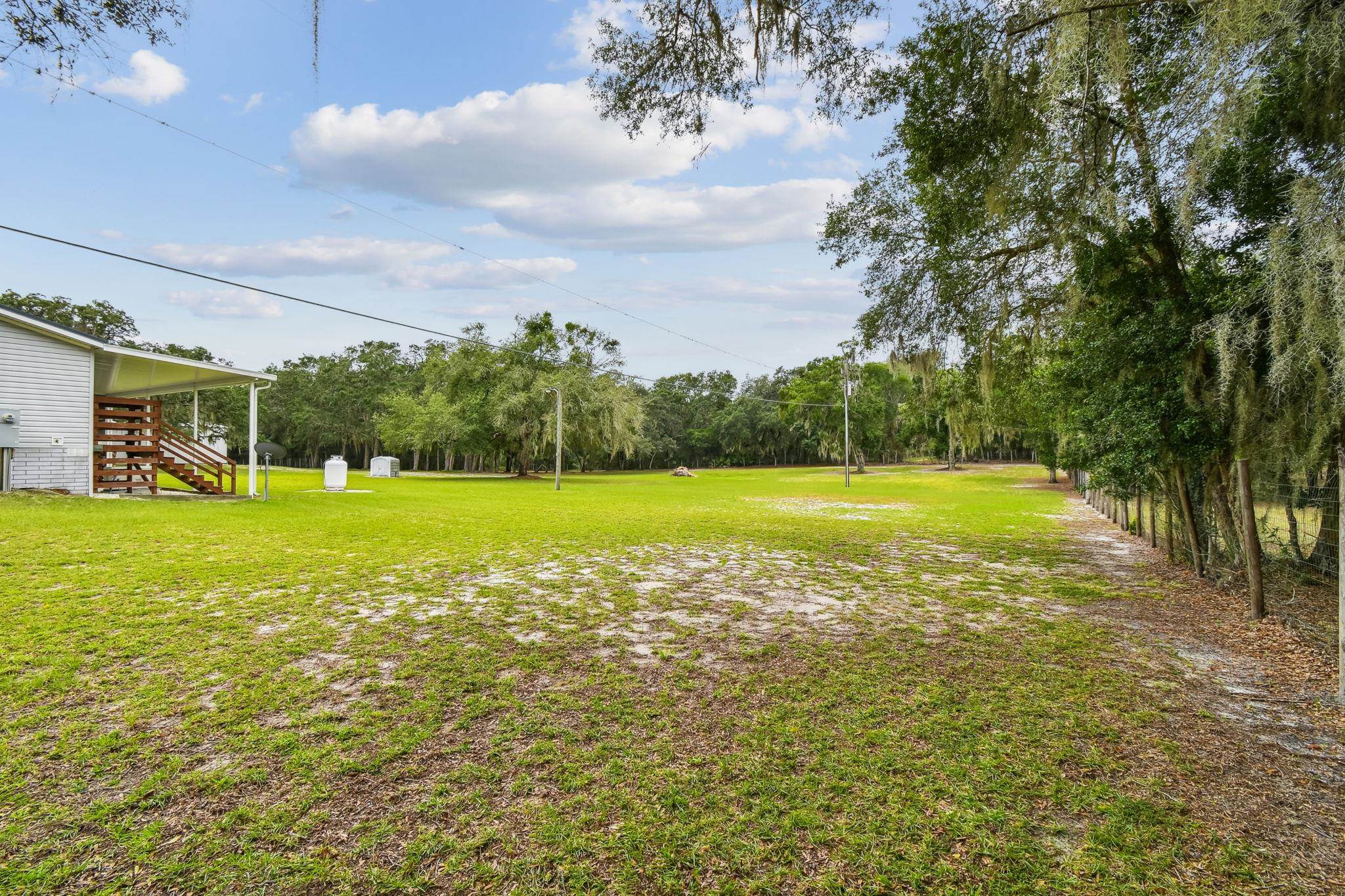 Image 43 of 90 For 135 Lake Como Dr