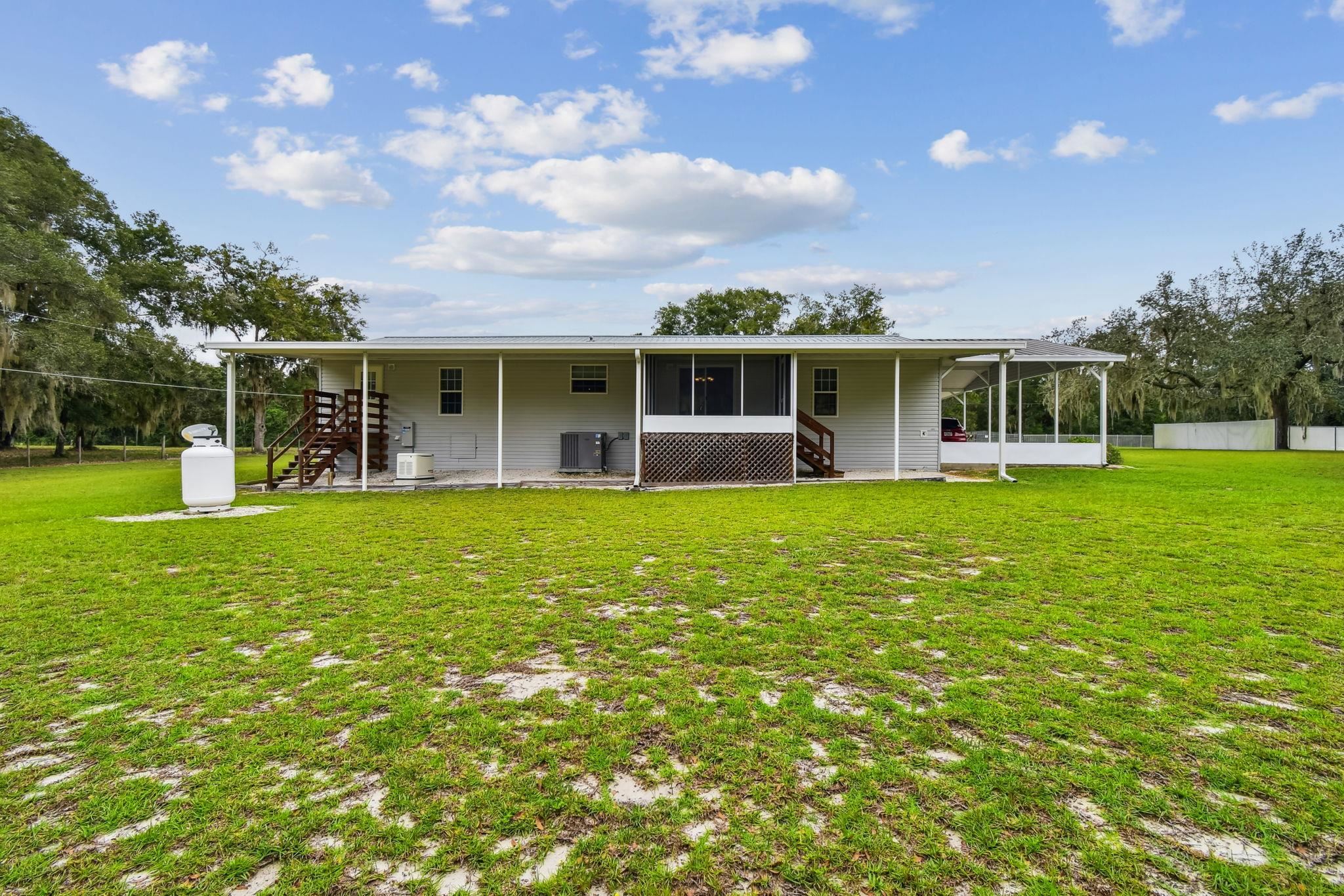 Image 45 of 90 For 135 Lake Como Dr