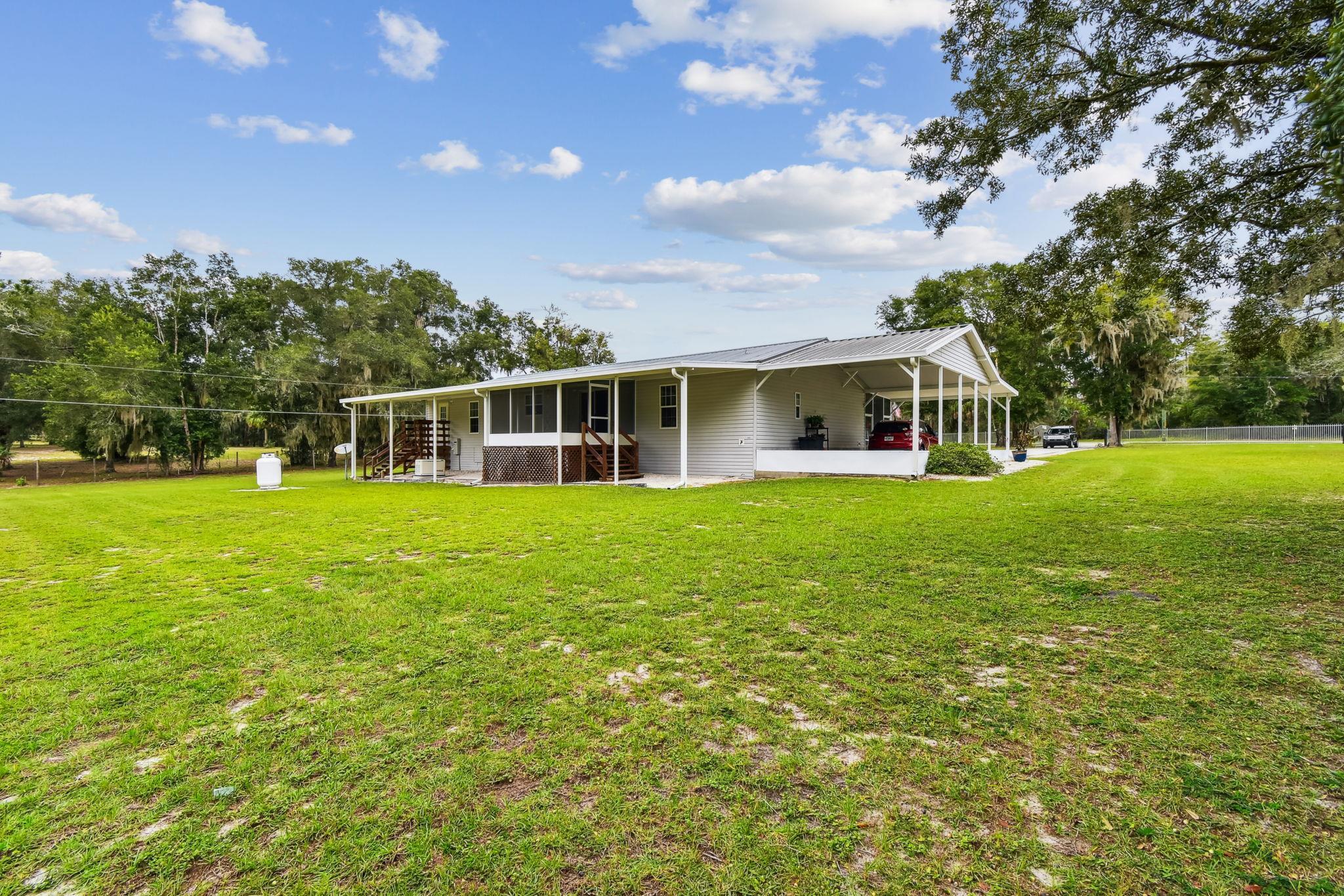 Image 46 of 90 For 135 Lake Como Dr